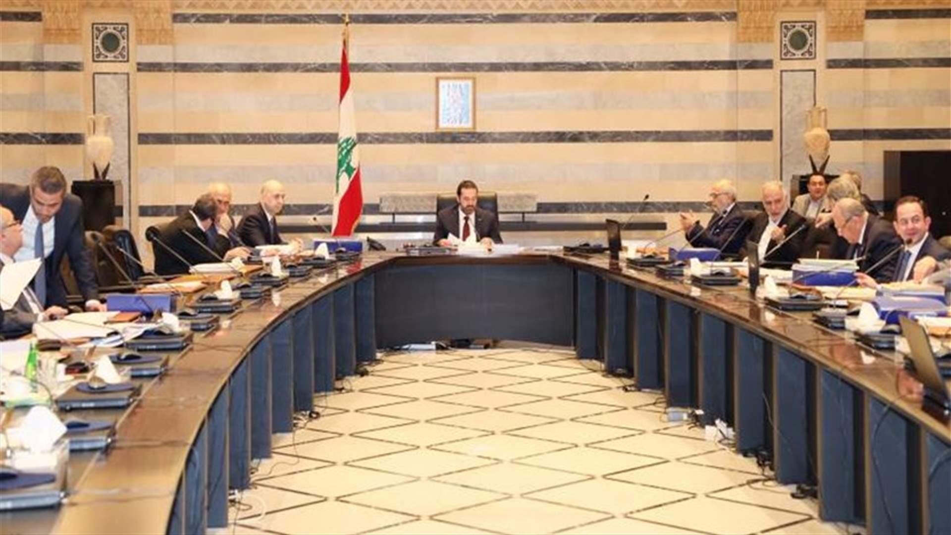 تباين وخلاف حول التدبير رقم ٣ انتهى الى إحالته الى المجلس الاعلى للدفاع (الجمهورية)