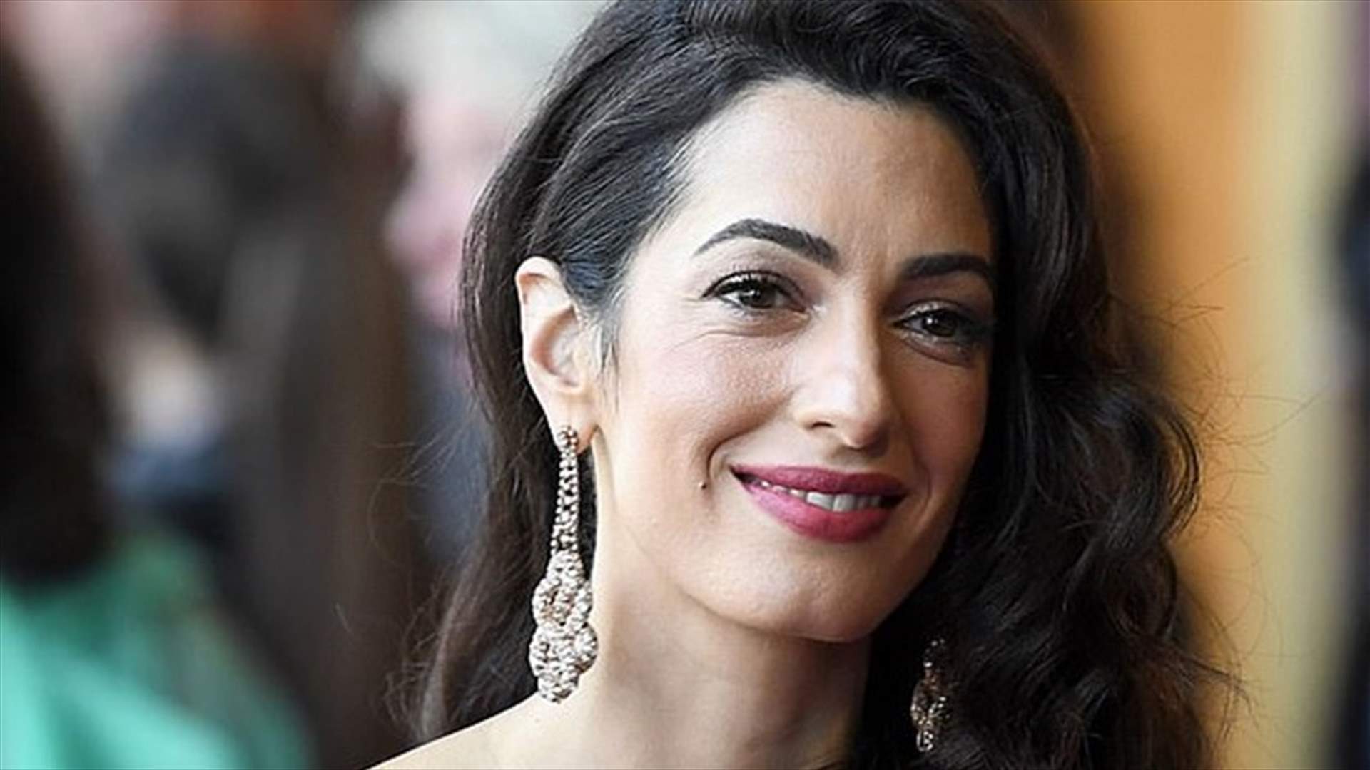 أمل علم الدين بلوك يخطف الأنفاس... فستان أسود أنيق للغاية! (صور)