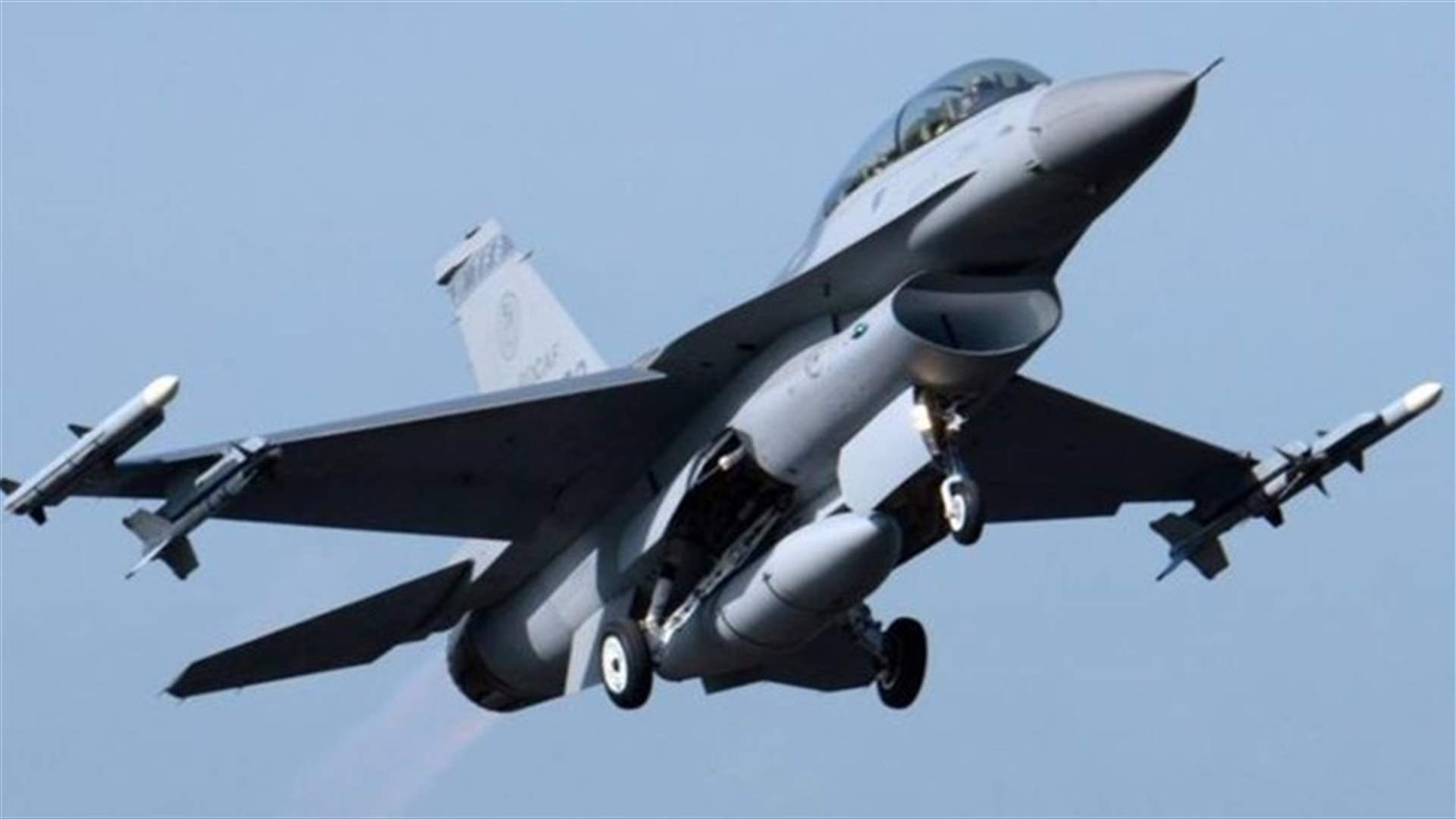 سقوط طائرة إف-16 فوق مبنى بولاية كاليفورنيا الأميركية