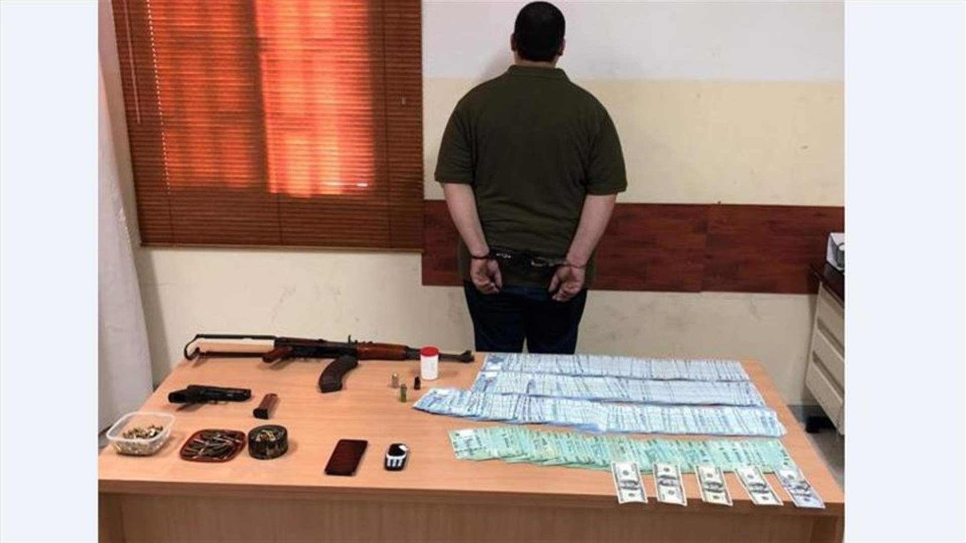 كمين محكم يوقع بمطلوب بجرم مخدرات... وضبط كمية منها ومبلغ مالي