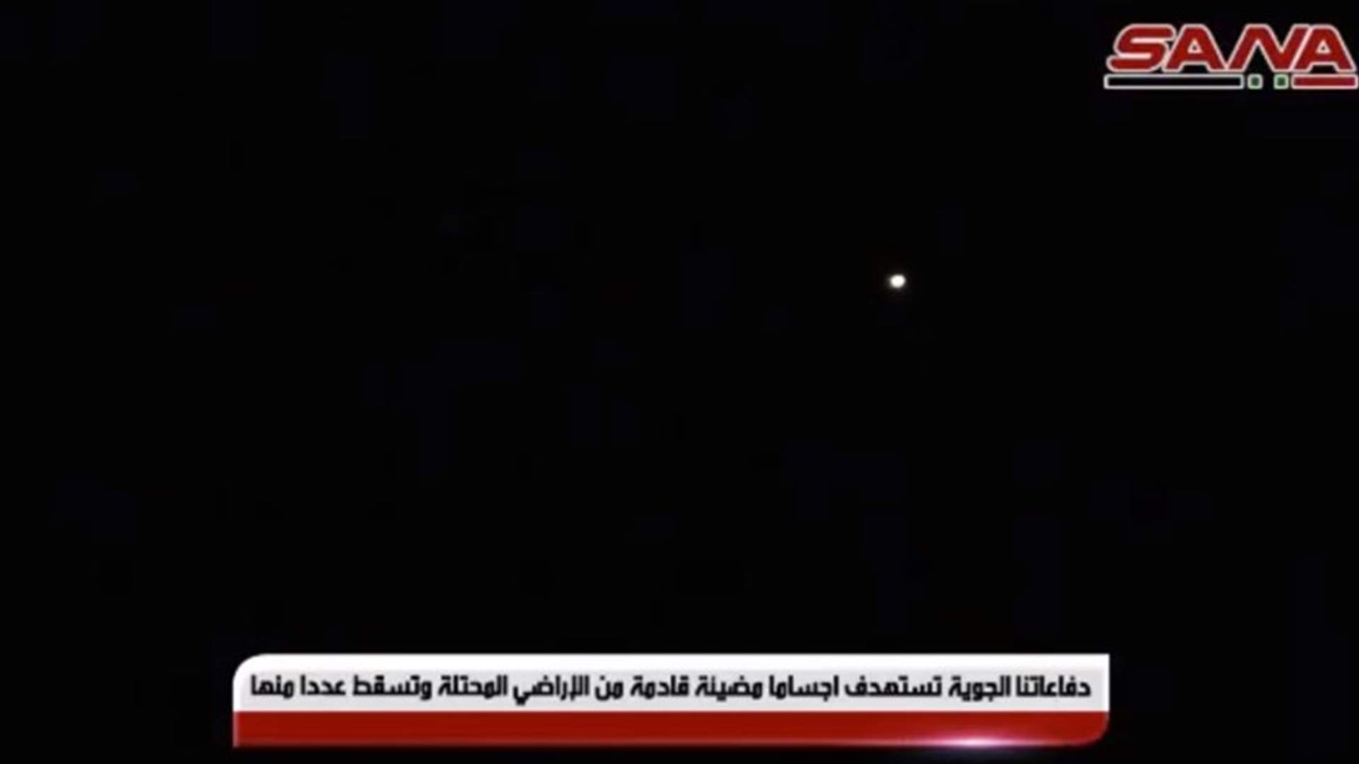 الدفاعات الجوية السورية تتصدى لأجسام مضيئة قادمة من اسرائيل (فيديو)