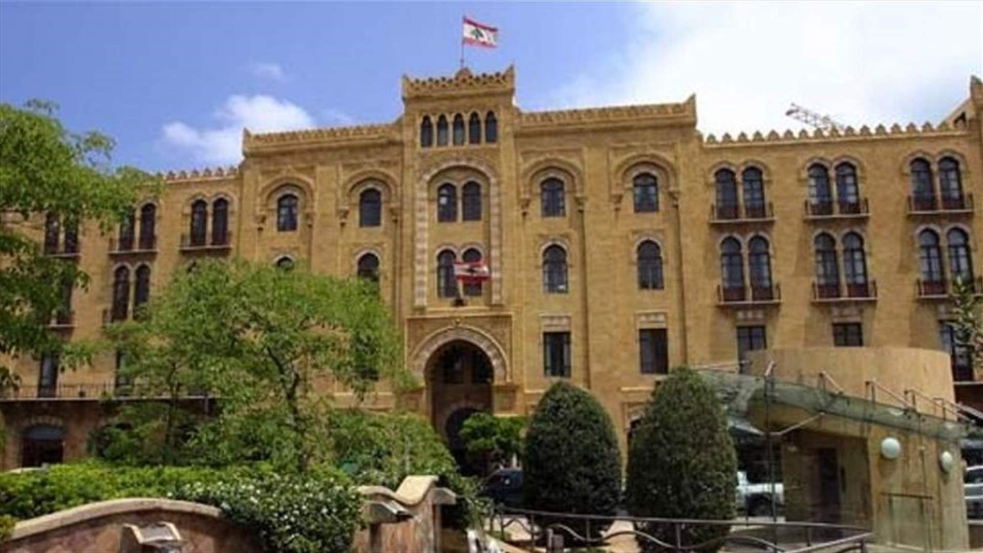 خلاف كاد أن يتطور إلى عراك بين رئيس بلدية بيروت ونائبه (الاخبار)