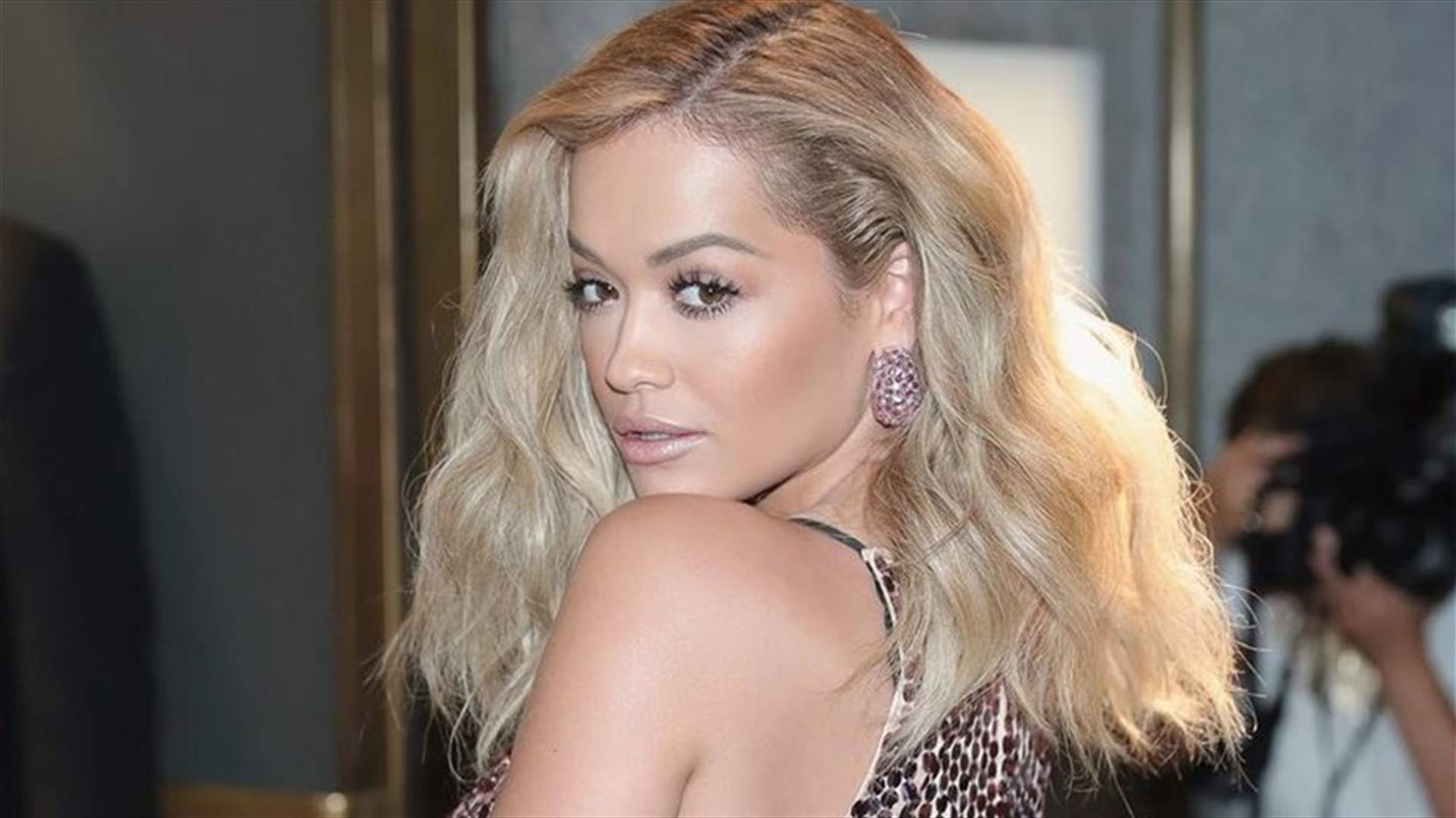 ريتا أورا كحورية بحر في فستان من تصميم زهير مراد