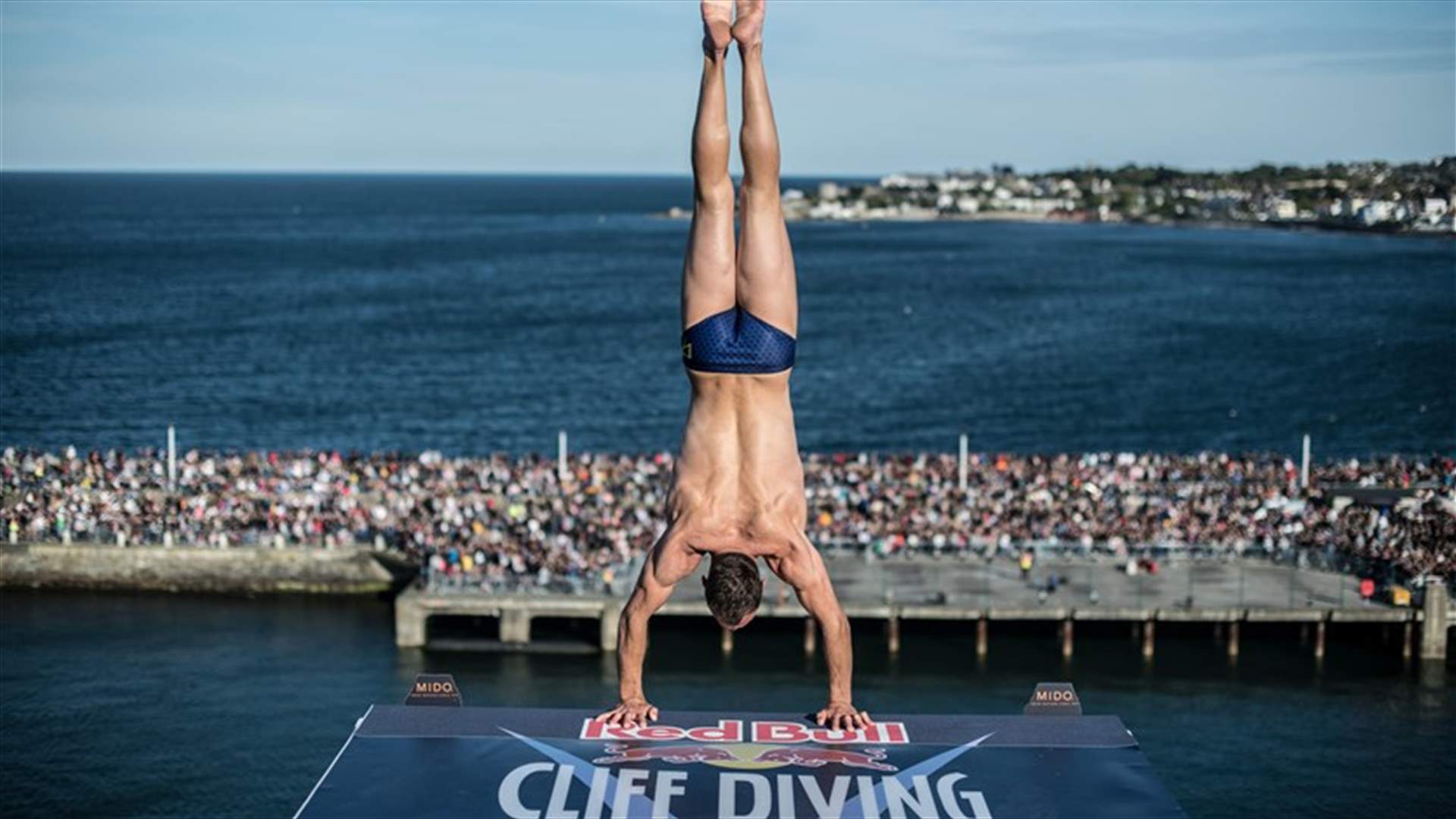 الإعلان الرسمي عن بطولة "Red Bull Cliff Diving"