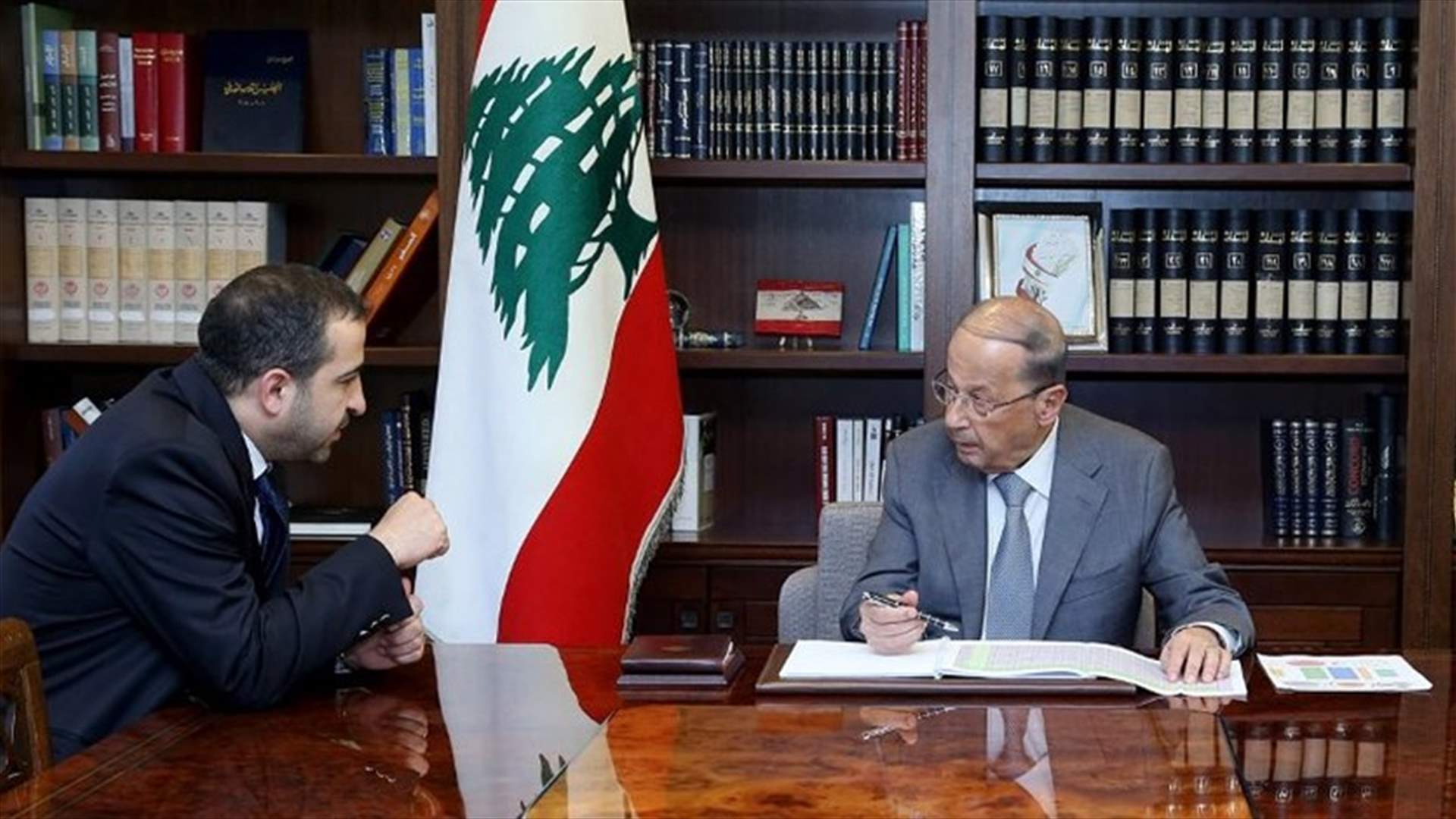 رئيس الجمهورية ميشال عون استقبل في القصر الجمهوري وزير المهجرين غسان عطالله وعرض معه شؤون الوزارة