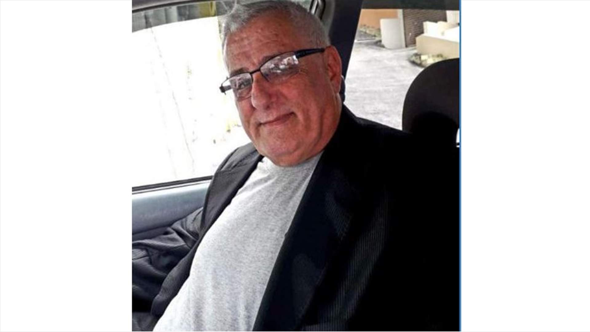 يقوم بتزوير مستندات عقارية بهدف بيعها...