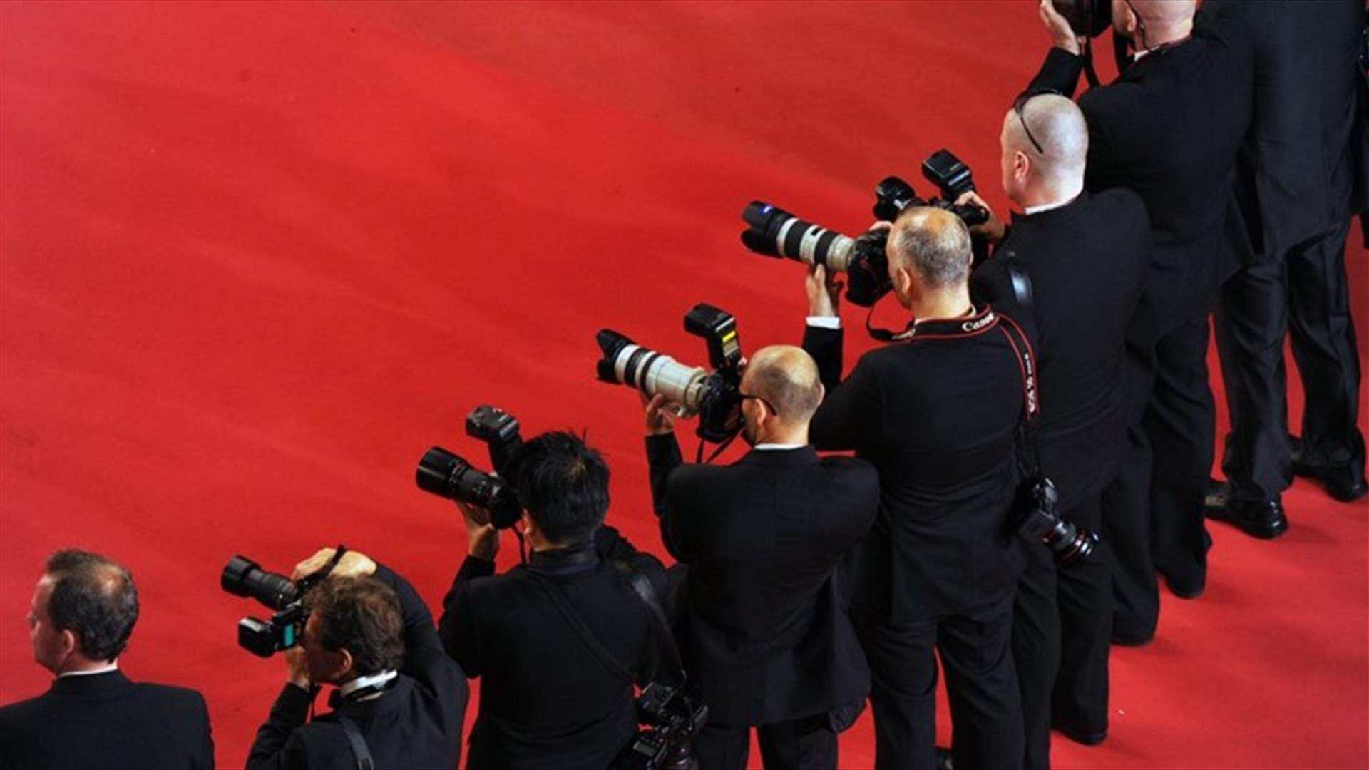 قبلة مثيرة للجدل تجمع ممثلتين عربيتين أمام عدسات الكاميرا في مهرجان &quot;كان&quot;