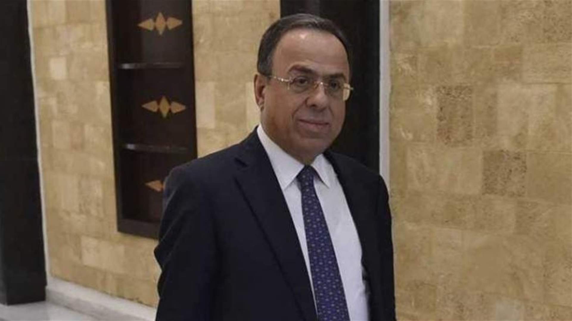 تعميم لبطيش بوجوب إعلان الاسعار بالليرة تحت طائلة التدابير القانونية...