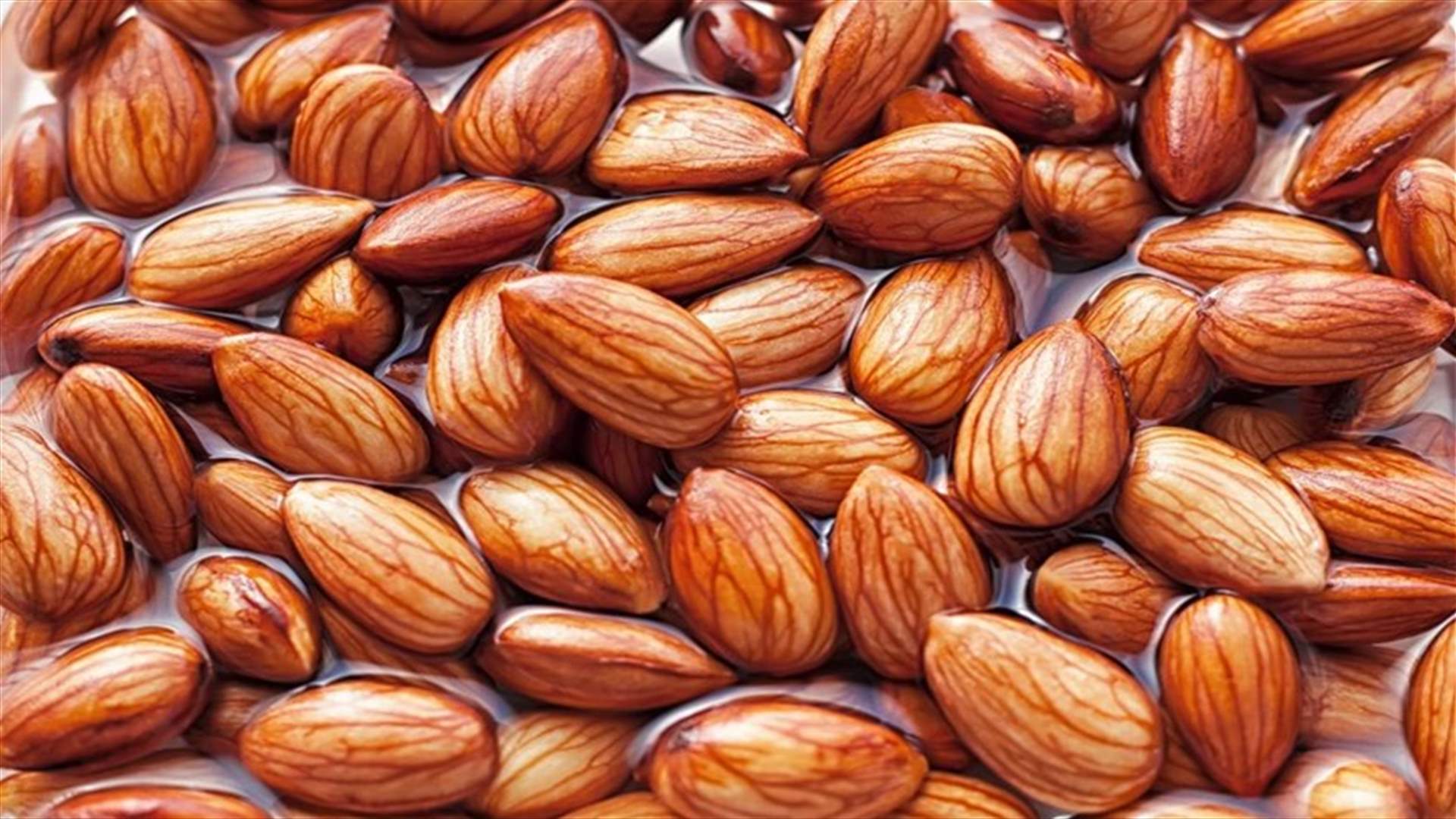 ما هي فوائد اللوز المنقوع بالماء؟