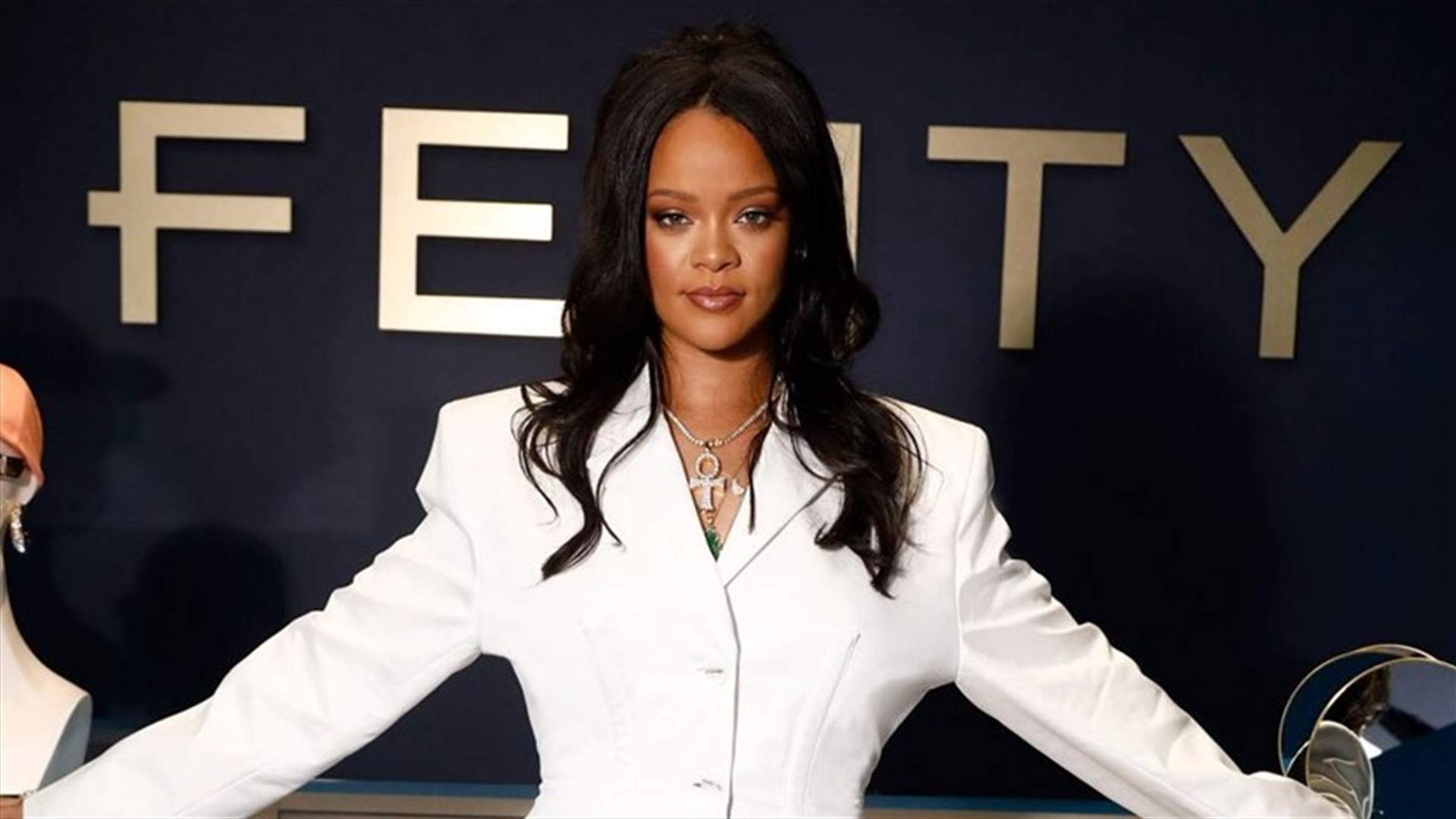 ريهانا تطلق دار Fenty الخاصة بها (فيديو)