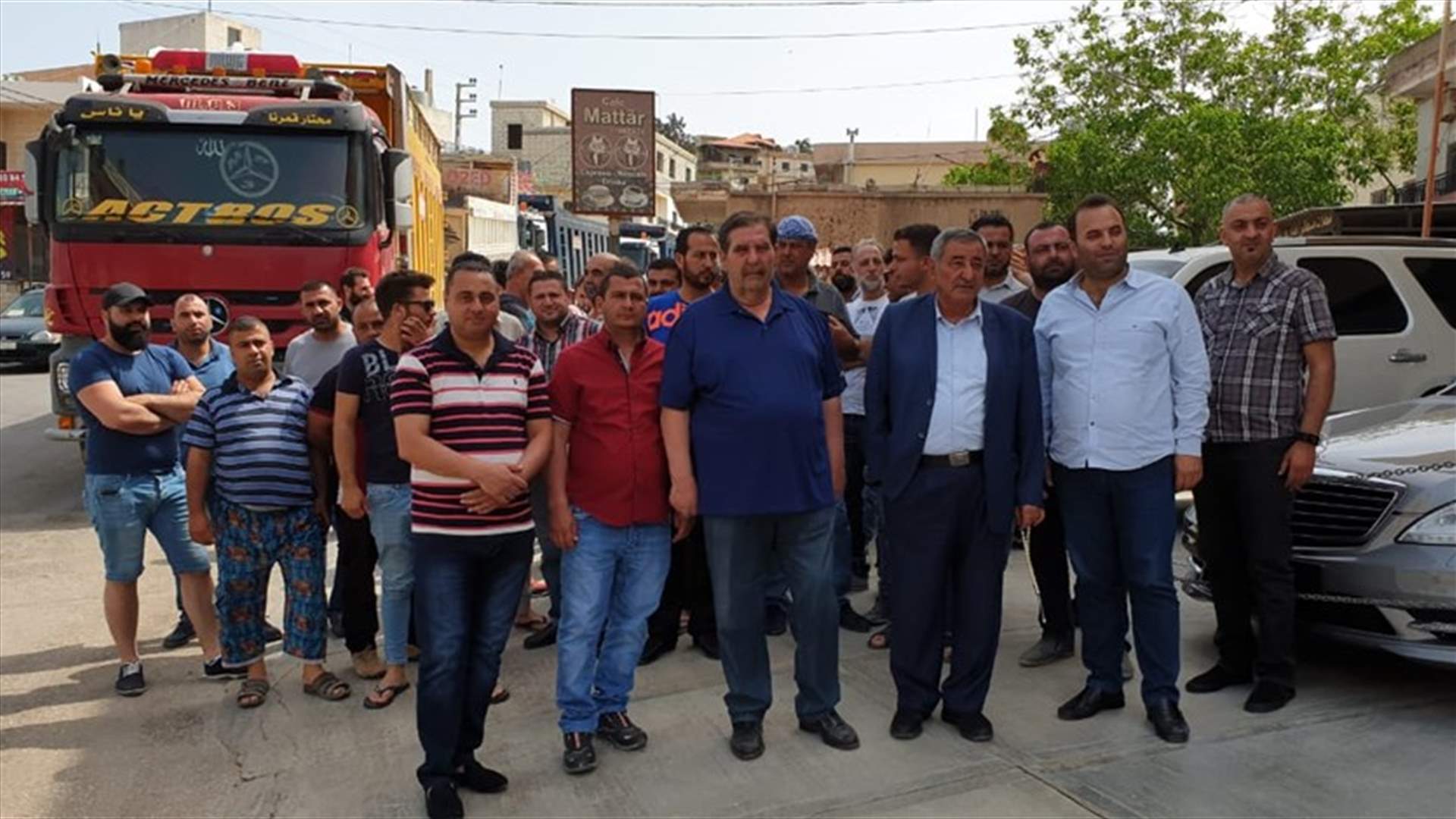 اعتصام لسائقي الشاحنات في الكويخات