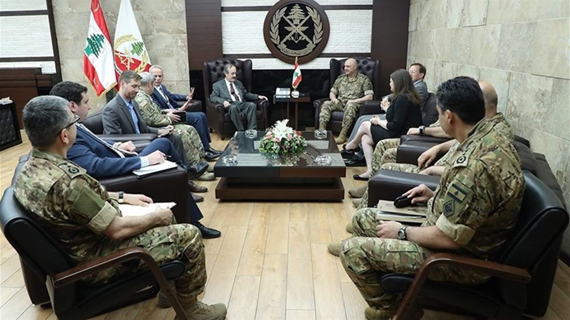 قائد الجيش بحث الأوضاع في لبنان والمنطقة مع النائب الأميركي ايليوت انغل