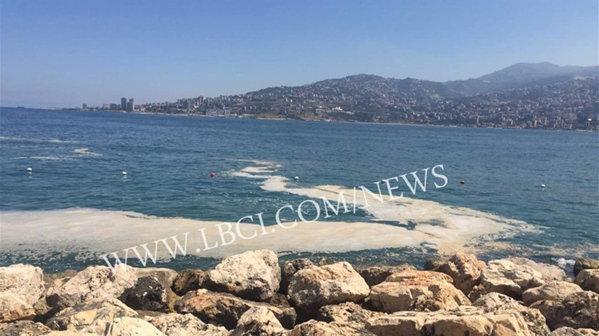 Unidentified material pollutes Jounieh’s shore-[PHOTOS+VIDEO]