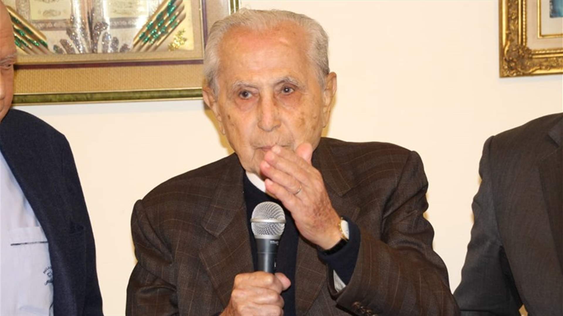 النائب السابق عبد اللطيف الزين في ذمة الله