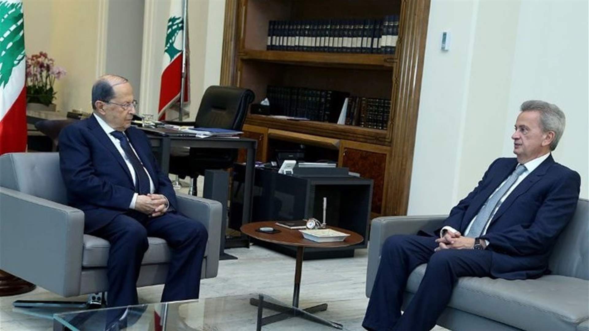Aoun meets with Salameh, discusses current monetary situation