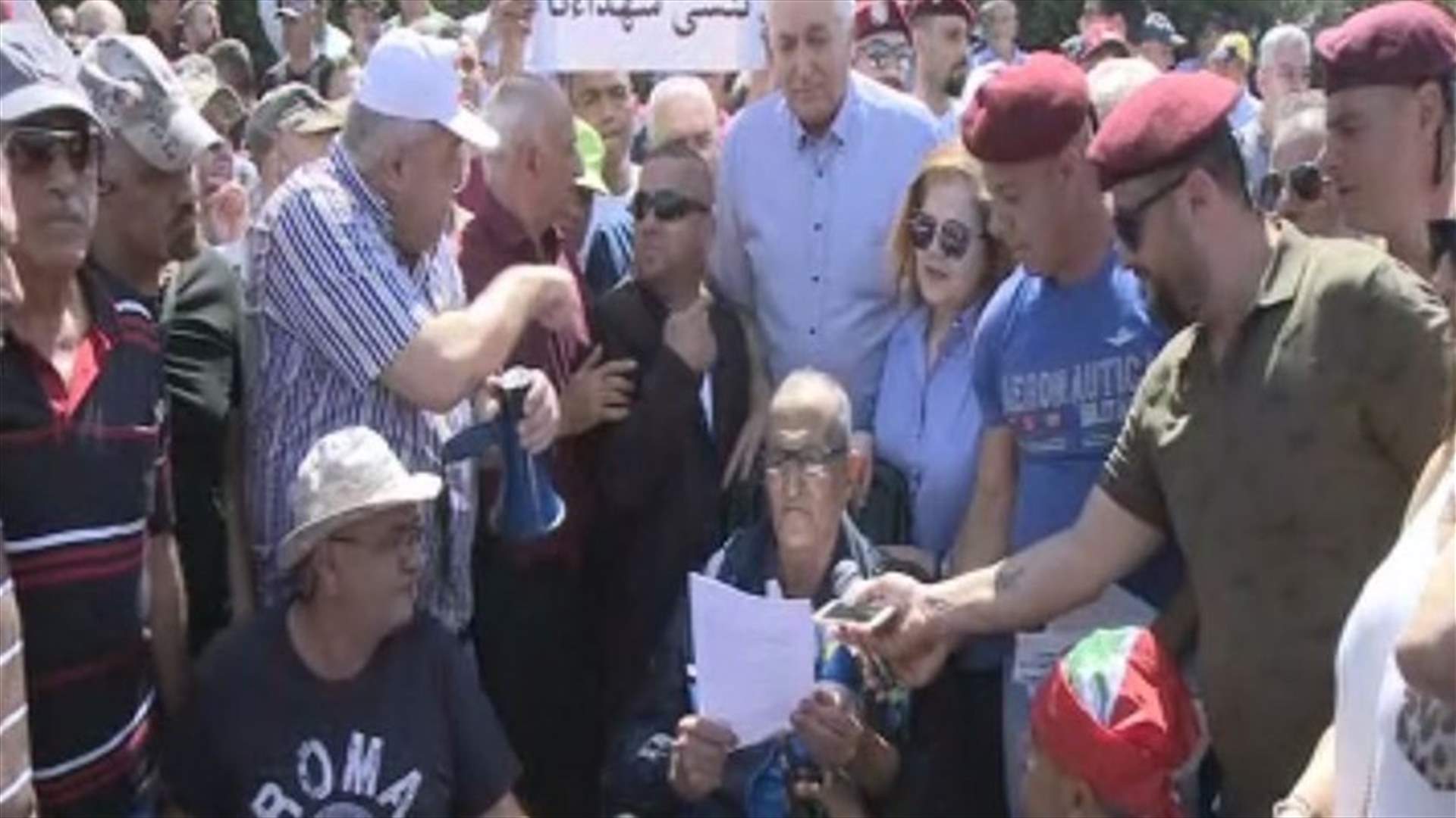 Retired servicemen stage protest on road leading to presidential palace