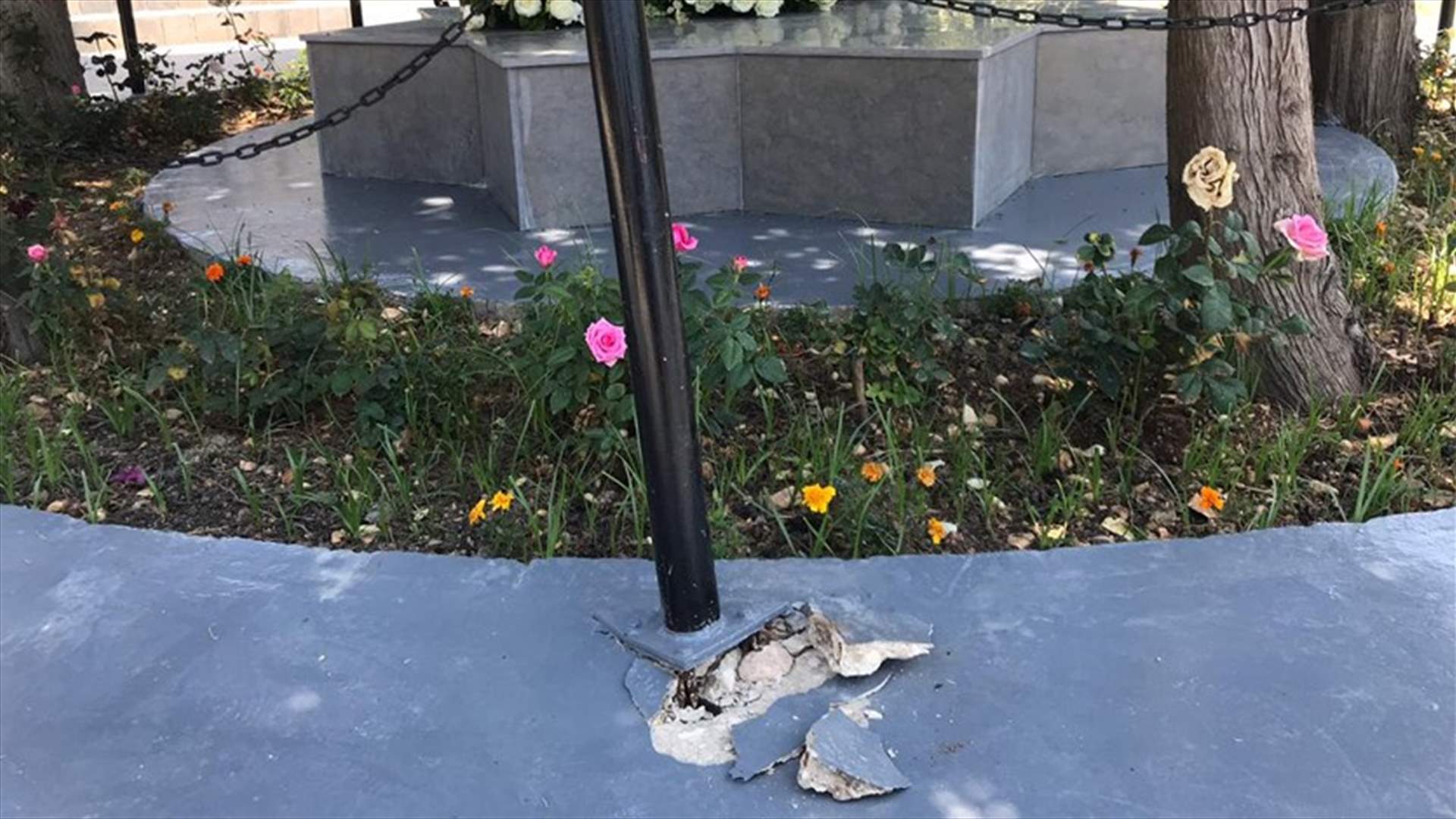 مجهولون اعتدوا على ضريح الشاعر رشيد الخوري في البربارة (صورة)