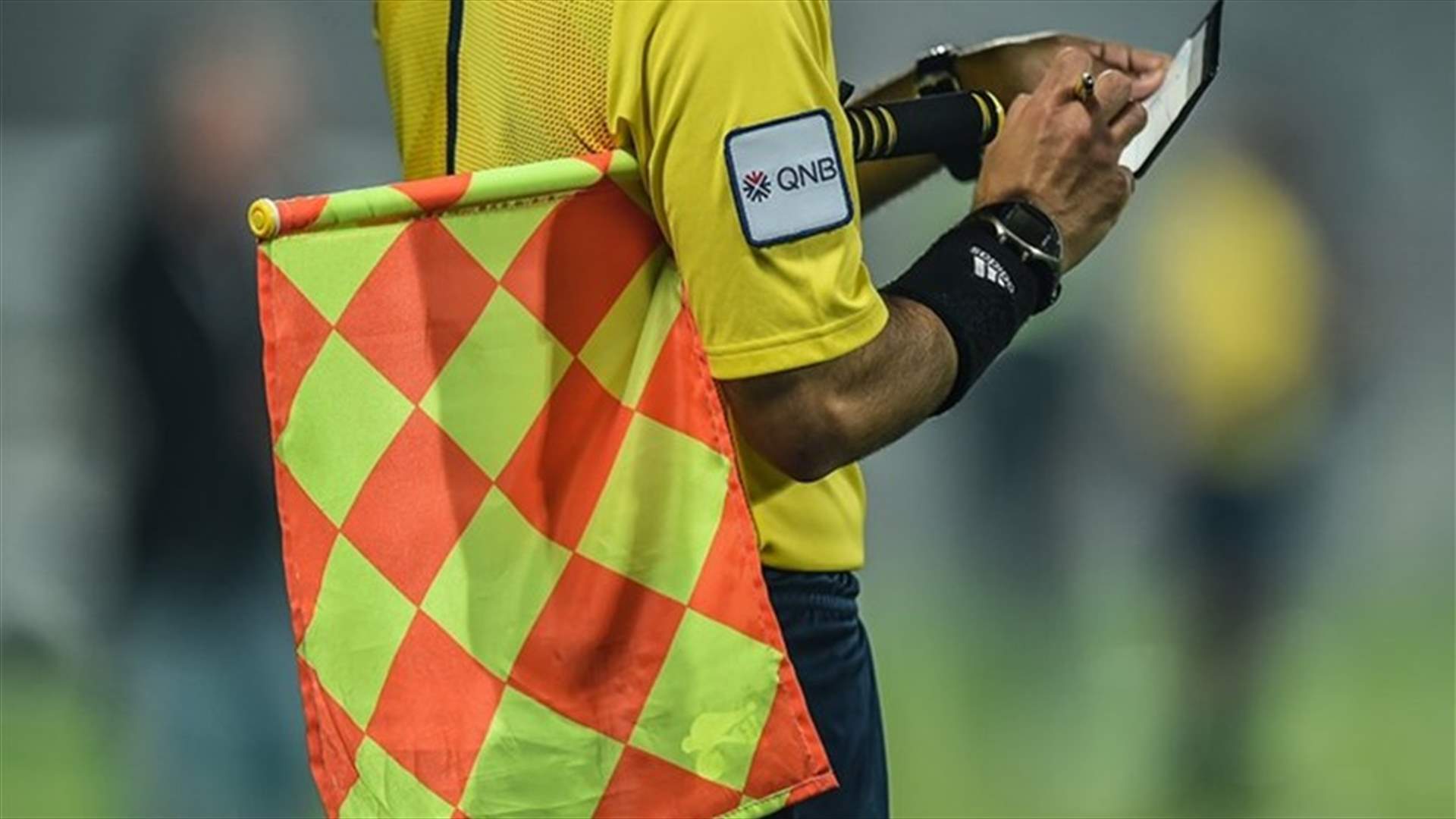 حكم بالدوري الفرنسي يوقف المباراة من أجل إفطار لاعب (فيديو)