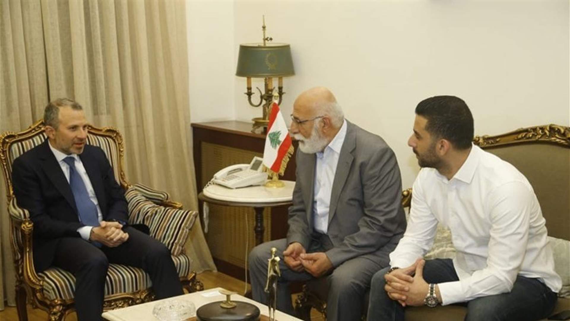 Bassil meets with families of Lebanese detained in UAE