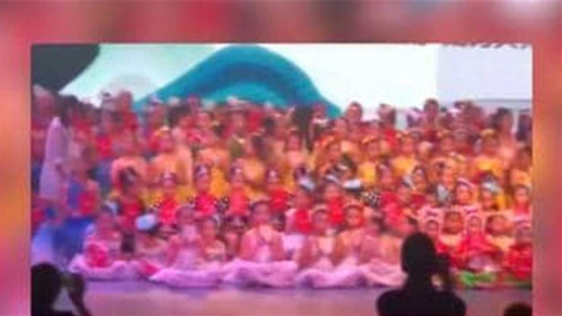 انهيار مسرح في الصين في نهاية عرض راقص للأطفال (فيديو)