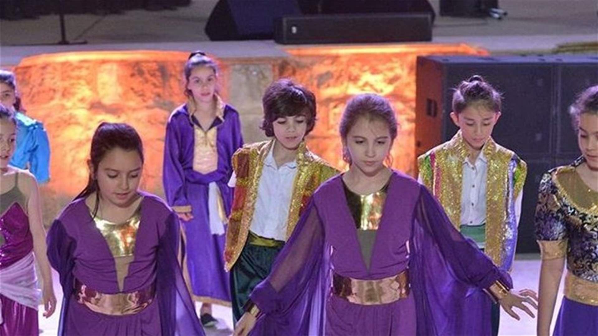 إبنة نانسي عجرم ترقص الدبكة على أغنية صباح (فيديو)