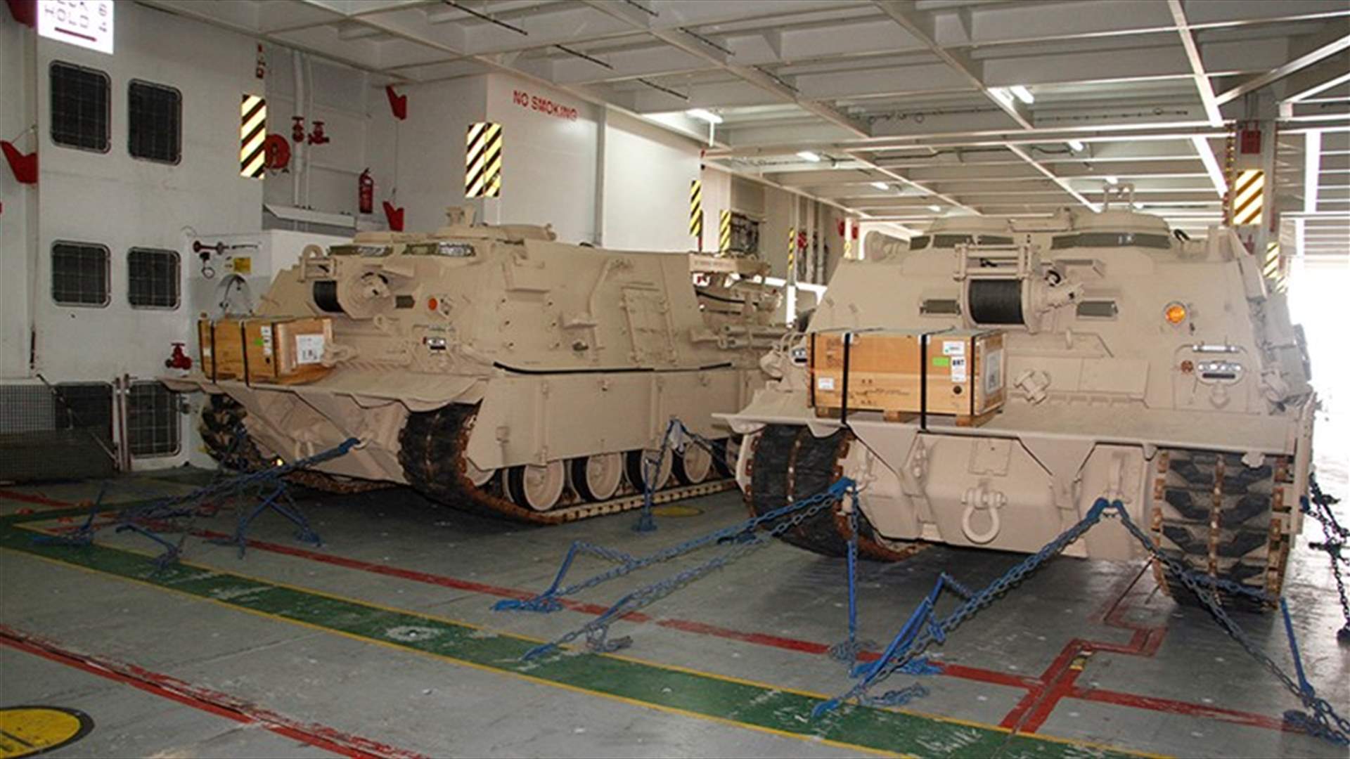 الجيش تسلّم عربتي نجدة نوع M88A2 من السلطات الأميركية... (صوَر)
