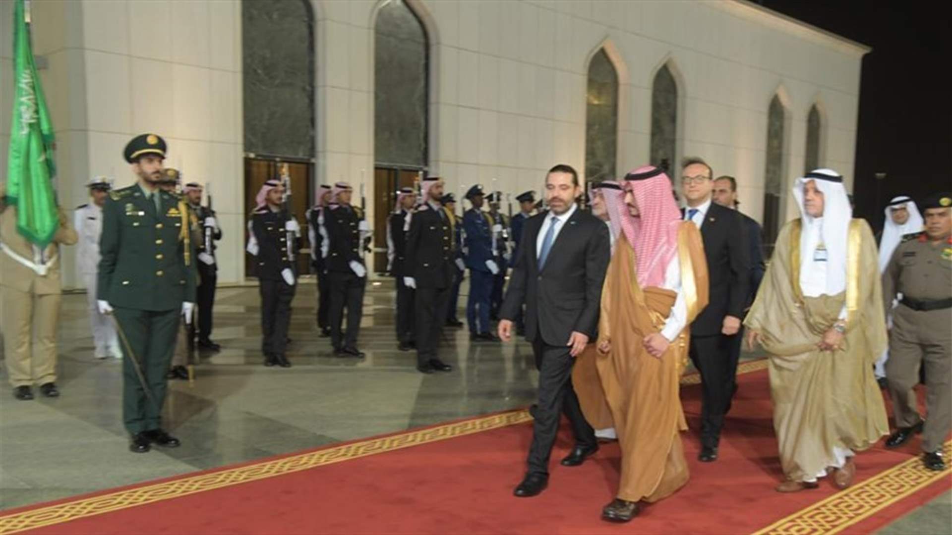 الحريري وصل الى جدة لترؤس وفد لبنان المشارك في القمتين العربية والاسلامية (صور)