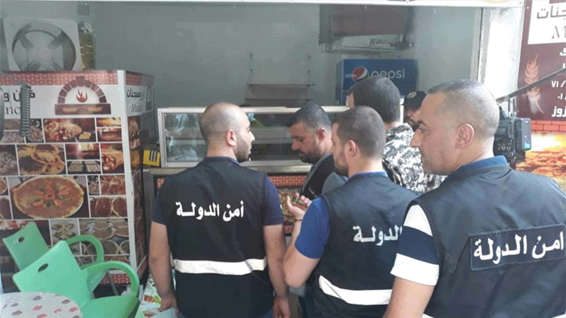 وزارة الاقتصاد بدأت حملة إغلاق محال تجارية غير شرعية في فرن الشباك (صور)