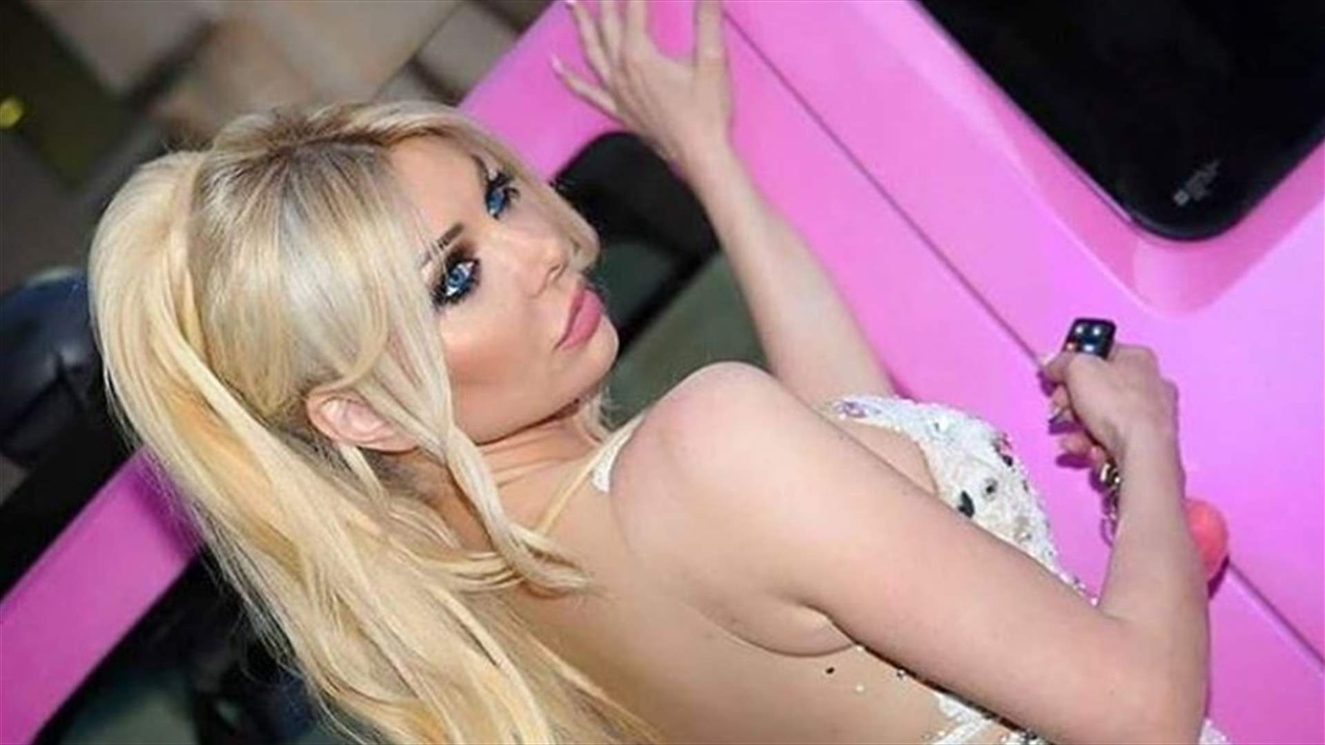 ميريام كلينك في بركة السباحة... وتكشف عن معاناتها من هذه الفوبيا! (فيديو)
