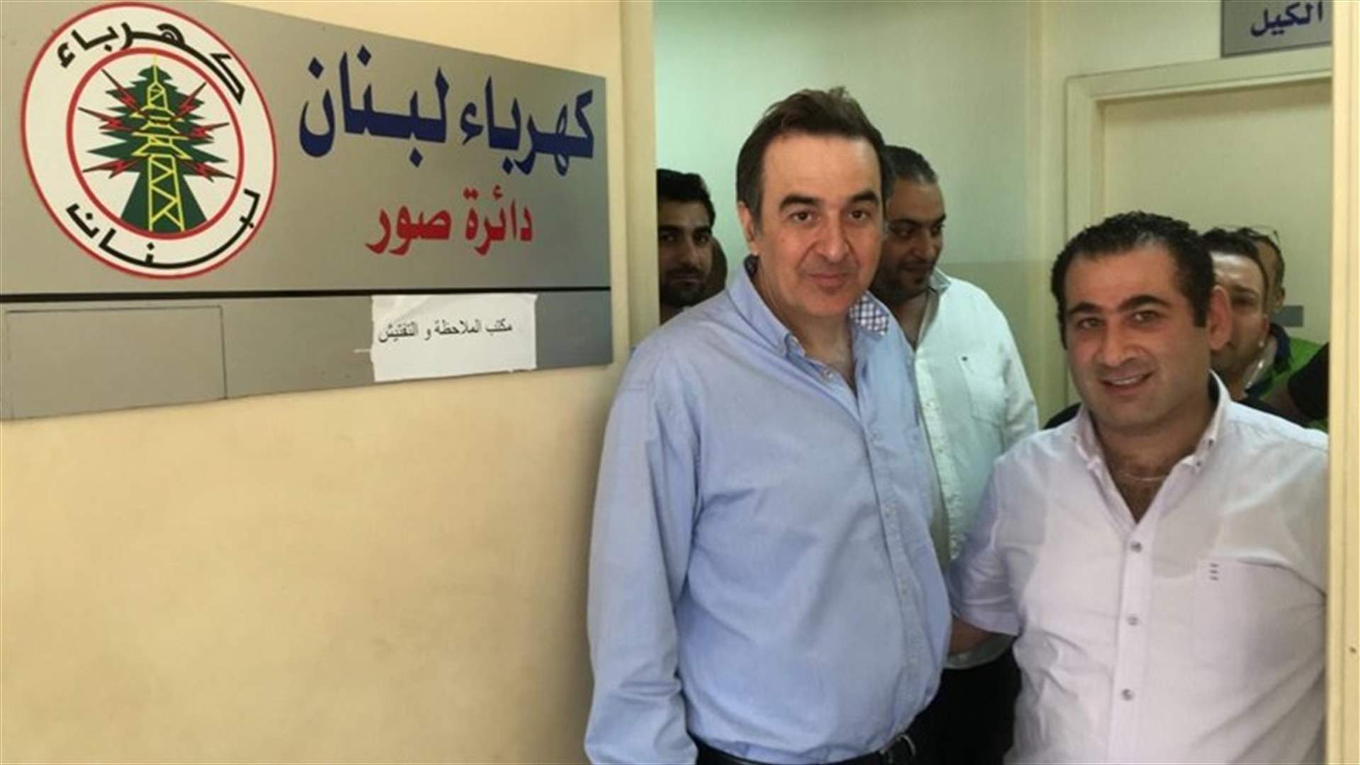 حايك من دائرة مؤسسة كهرباء صور: إقبال للاشتراك في التيار وتركيب العدادات