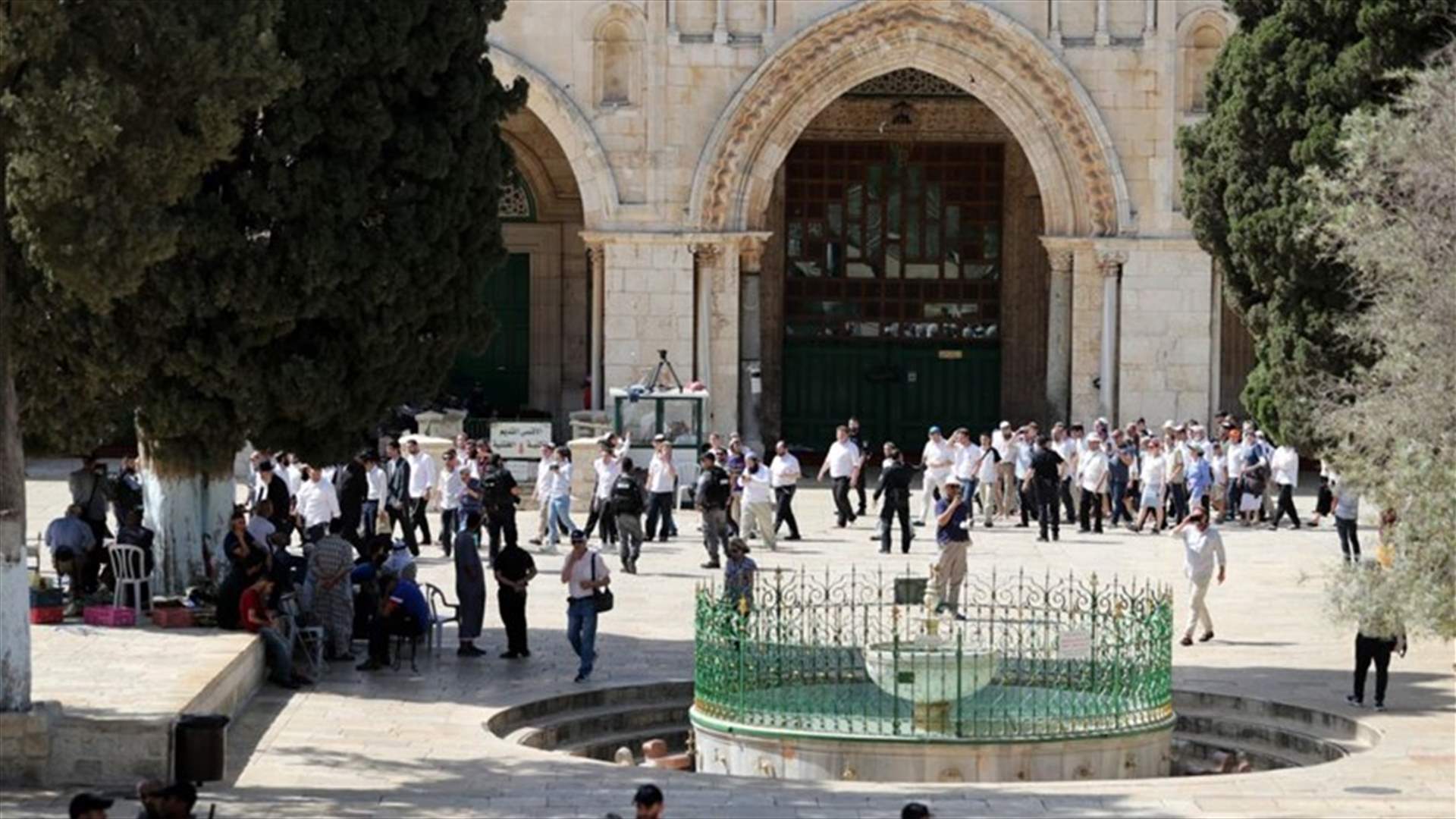 مواجهات بين مصلين وقوات الأمن الإسرائيلية في ساحات المسجد الأقصى (صور)