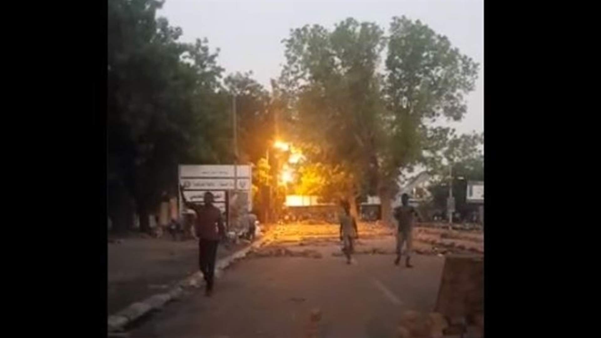 في السودان... قتيل واصابة آخرين خلال محاولة قوات الأمن فض الاعتصام (فيديو)
