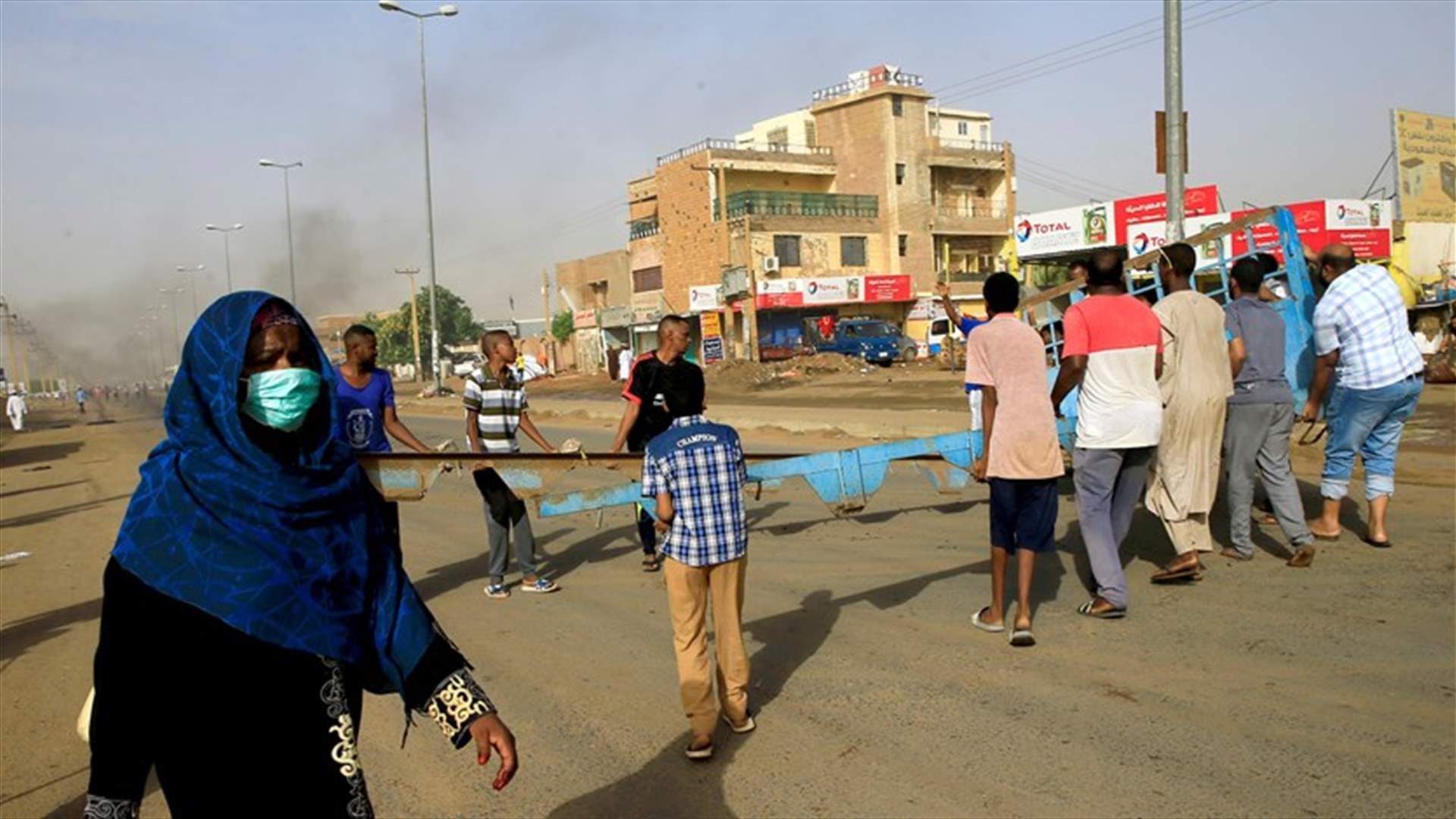 قتلى في محاولة فض الاعتصام في الخرطوم... وهذا ما قاله المجلس العسكري