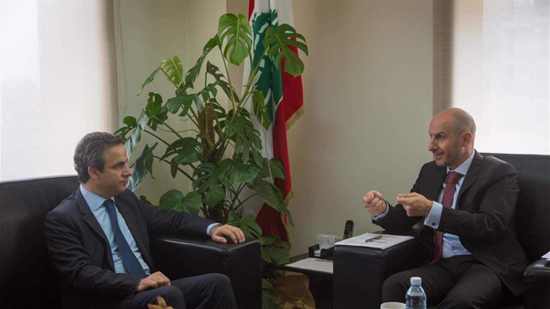 معوّض بحث وجريصاتي ازمة النفايات في زغرتا...