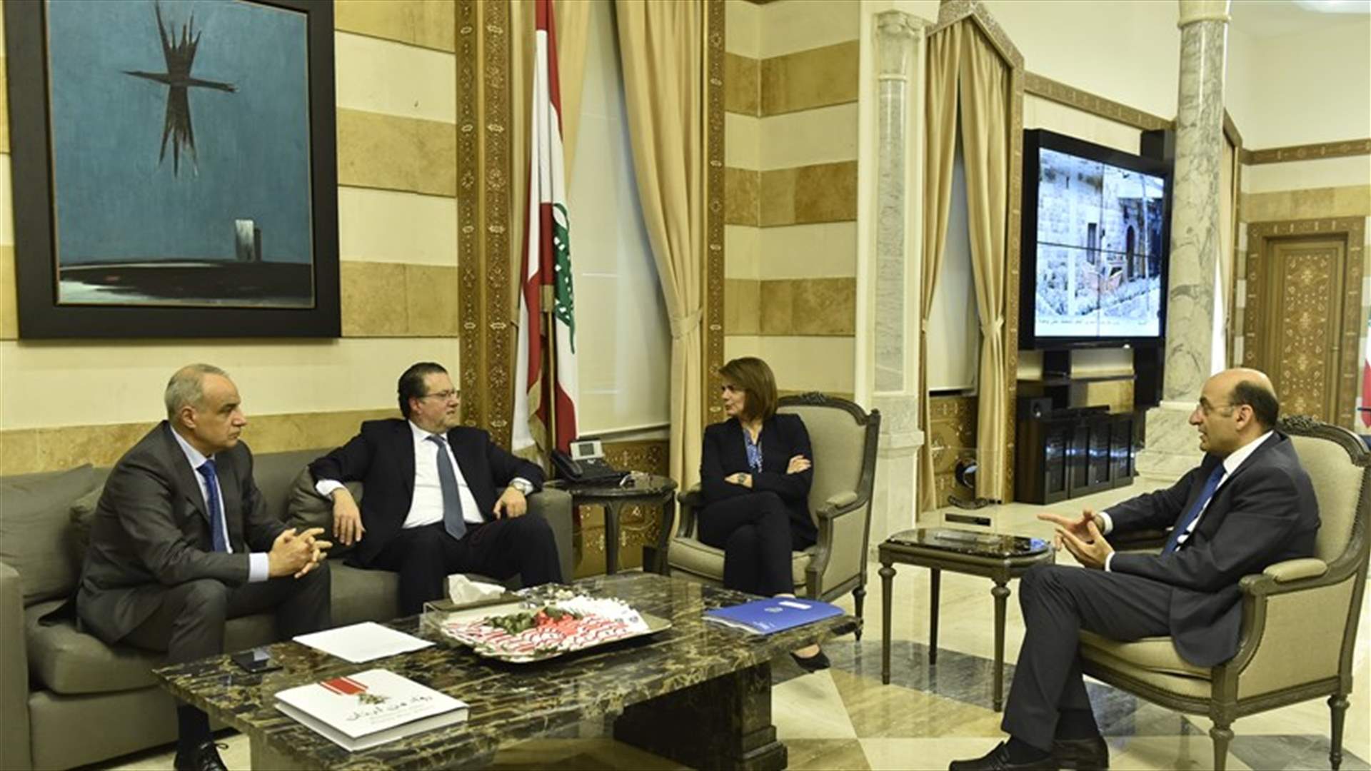 اجتماع بين الحسن وشقير لربط مراكز النفوس بشبكة خاصة عبر الالياف الضوئية