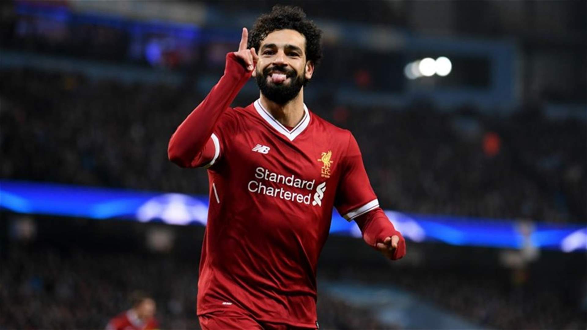 موقف غريب جمع محمد صلاح ومراسلة على أرض الملعب (فيديو)