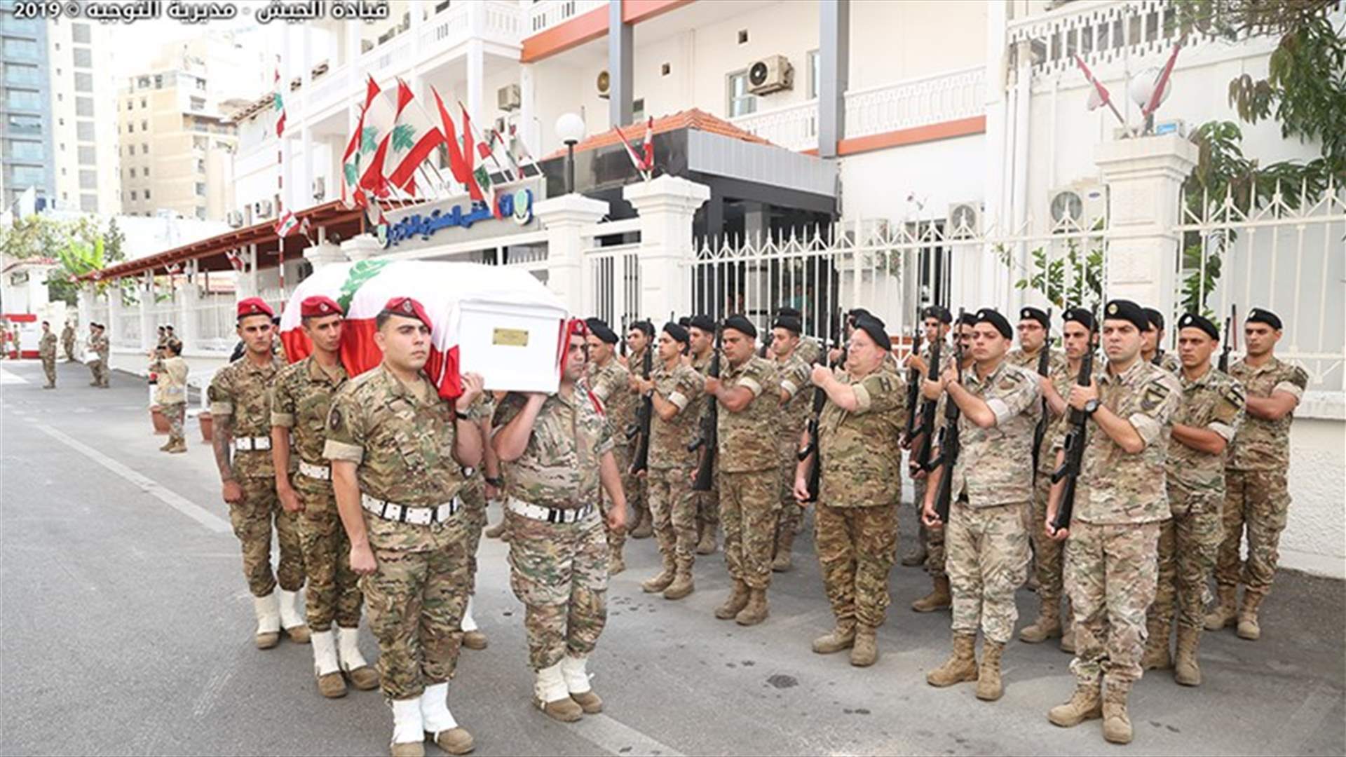 قيادة الجيش شيّعت الشهيد ابراهيم صالح... "لا تفريط بحرمة دماء الشهداء" (صوَر)