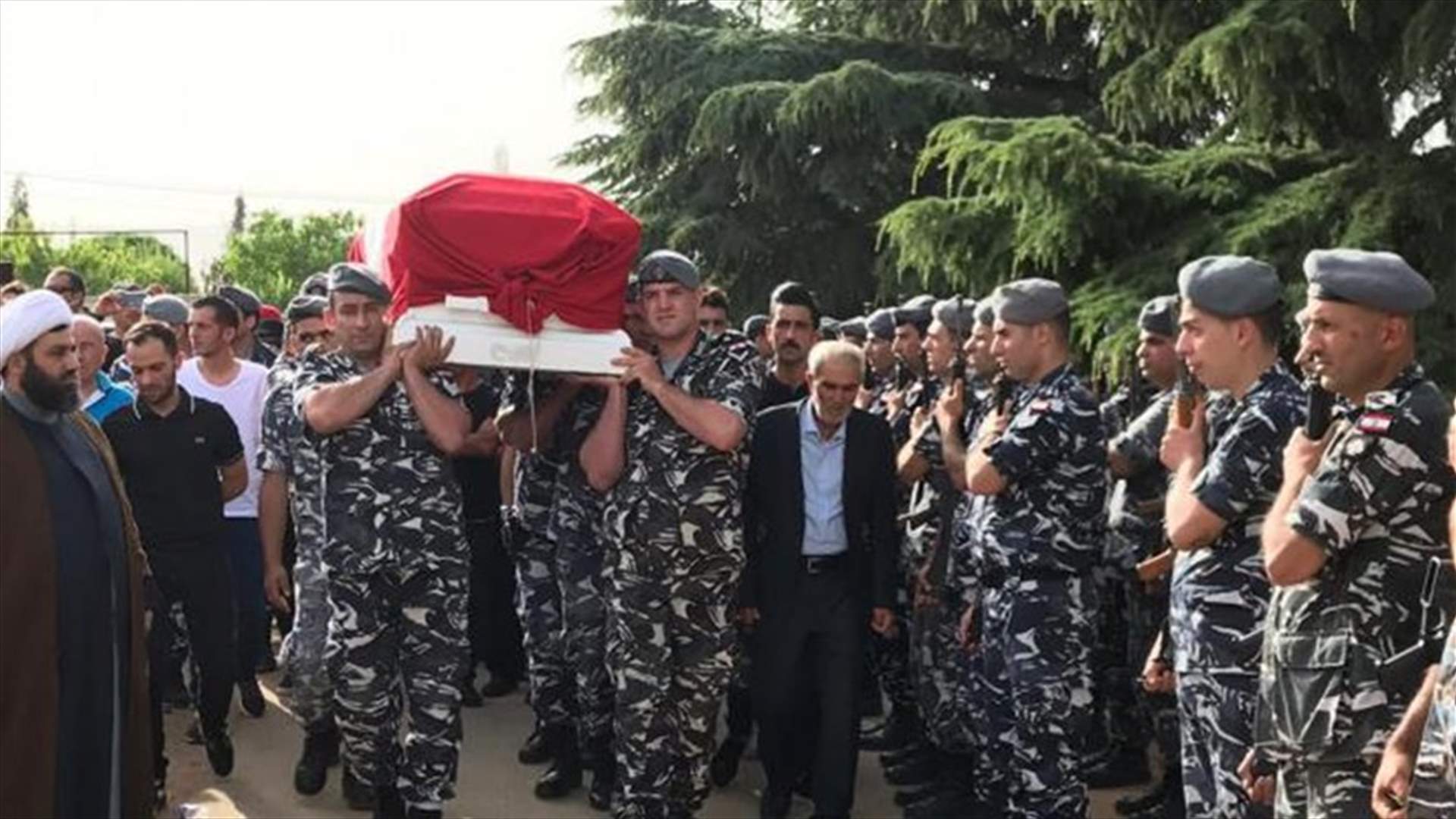 قوى الأمن تُشيّع شهيدها العريف يوسف فرج (صوَر)