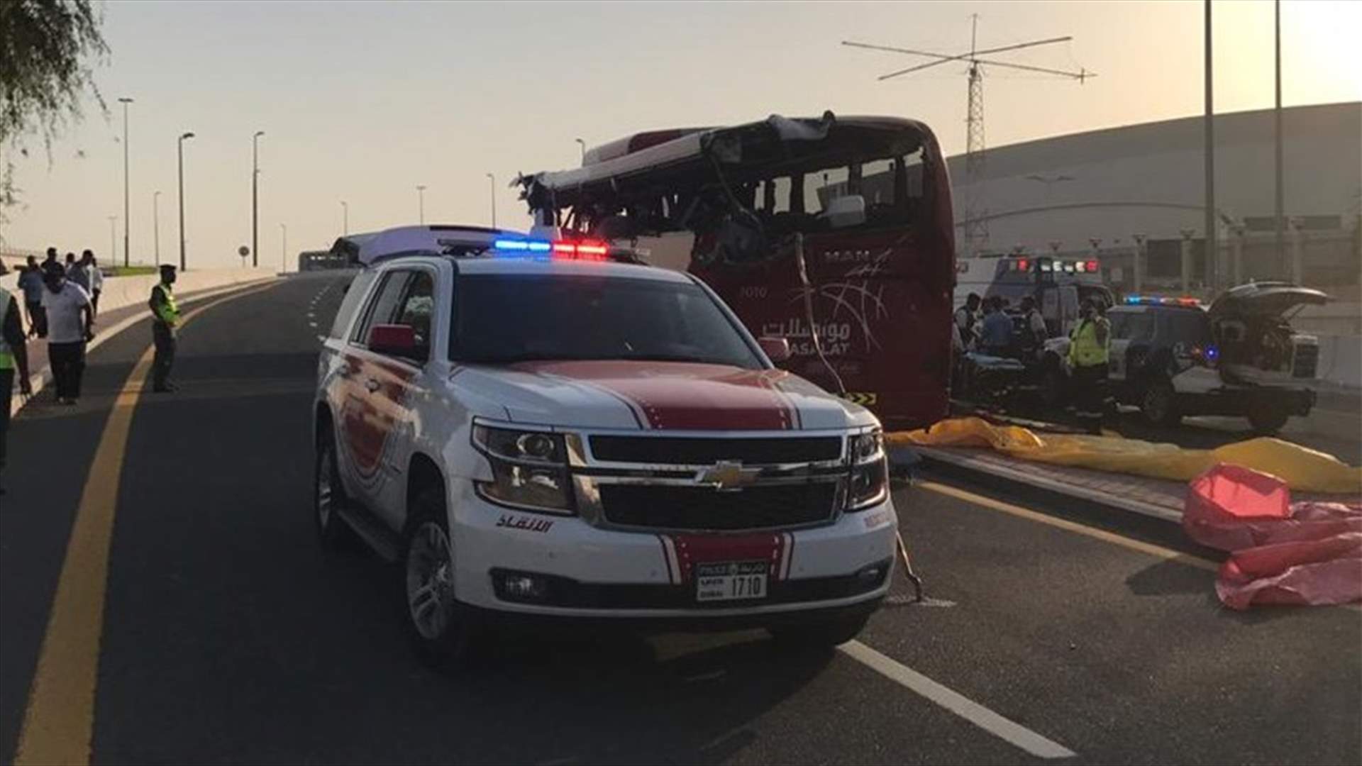 حادث مروّع في دبي... حافلة تصطدم بحاجز وسقوط 17 قتيلا (صور)