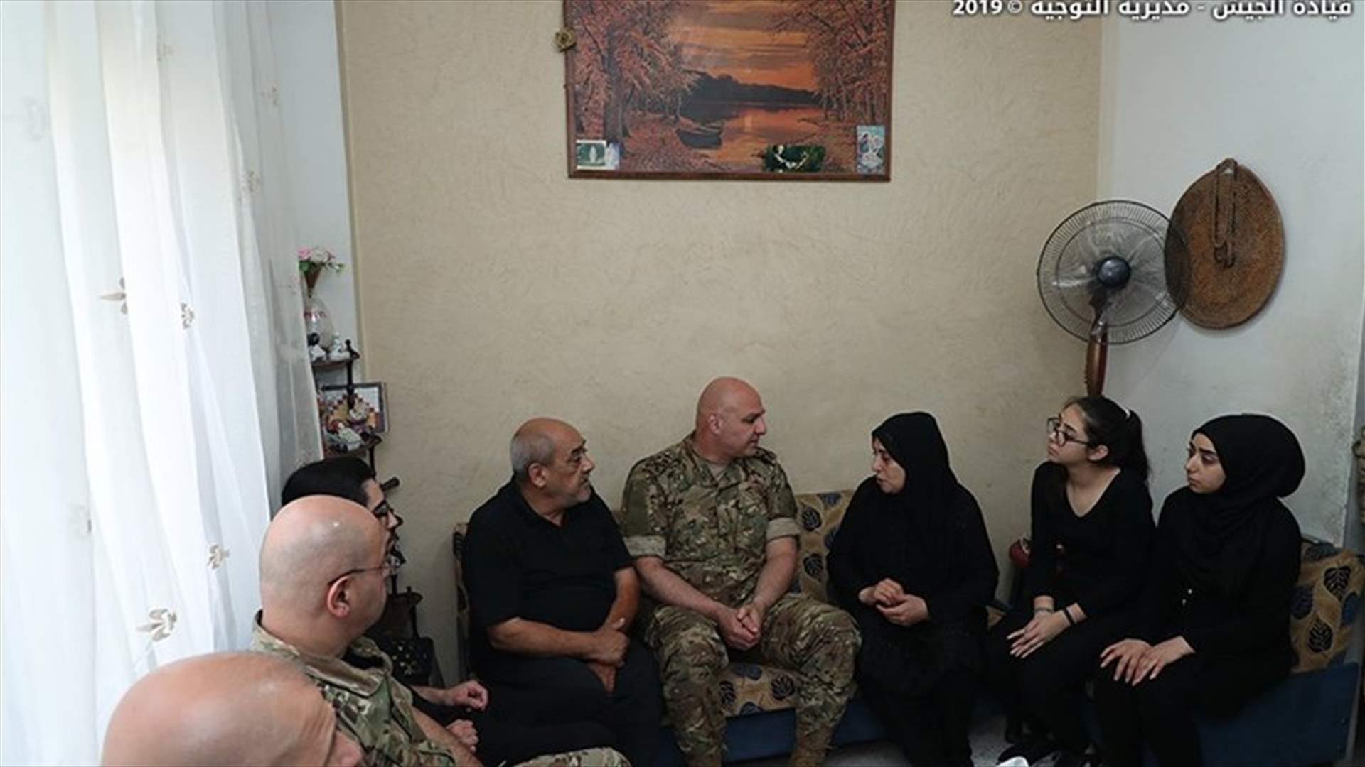 قائد الجيش عزّى بالشهيد ابراهيم صالح وزار الجريح خالد الحروق بالمستشفى
