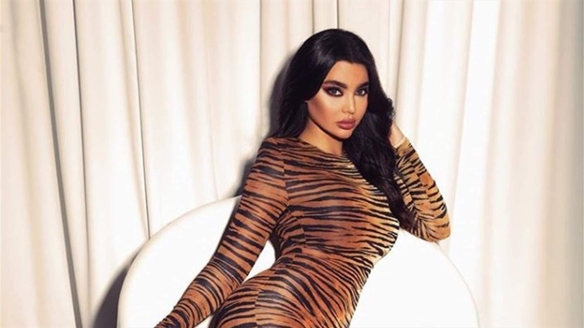 قمر تستمتع بفصل الصيف في مراكش بالمايوه (صورة)