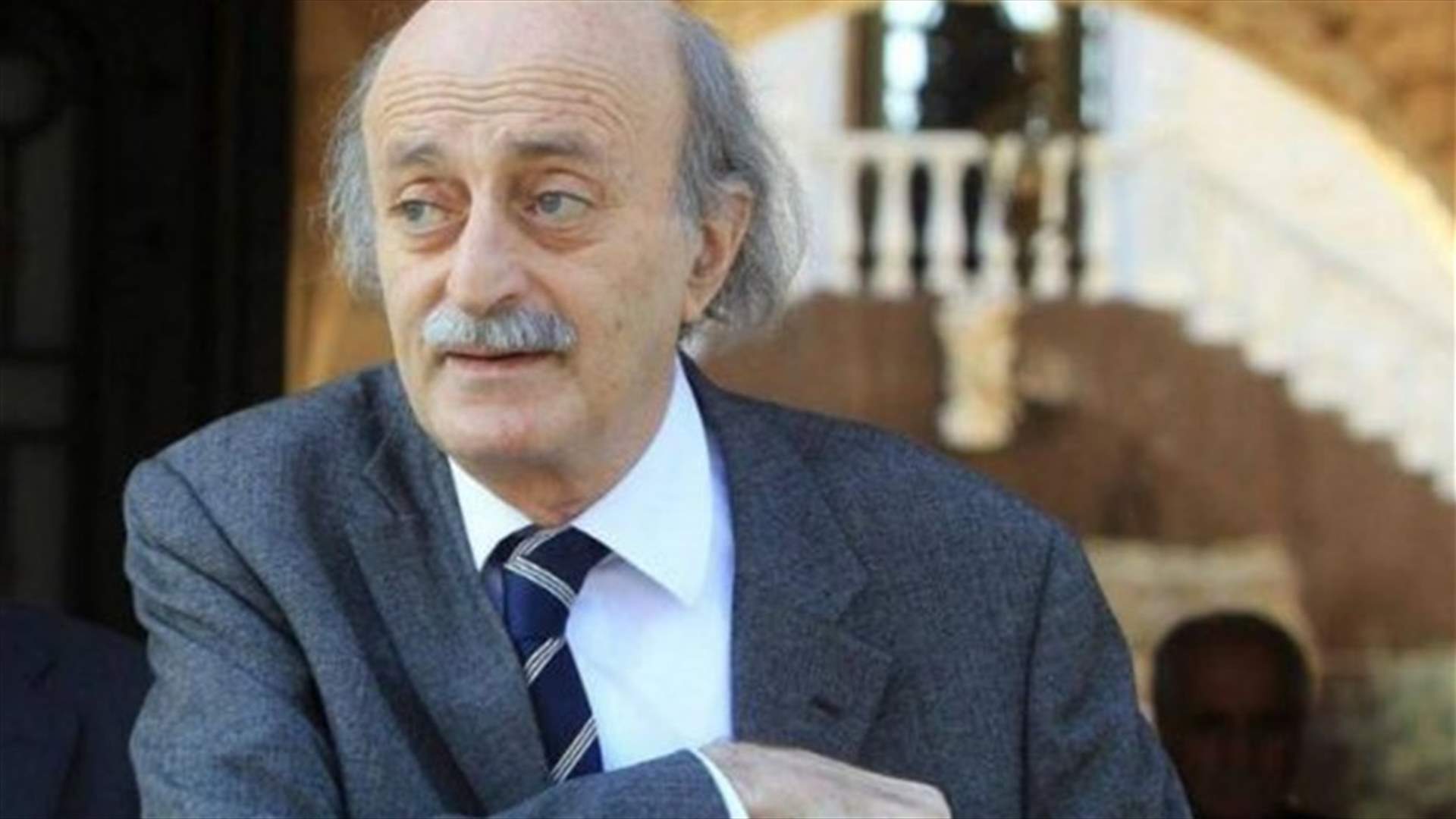 جنبلاط يسأل: من الحاكم في هذا البلد؟