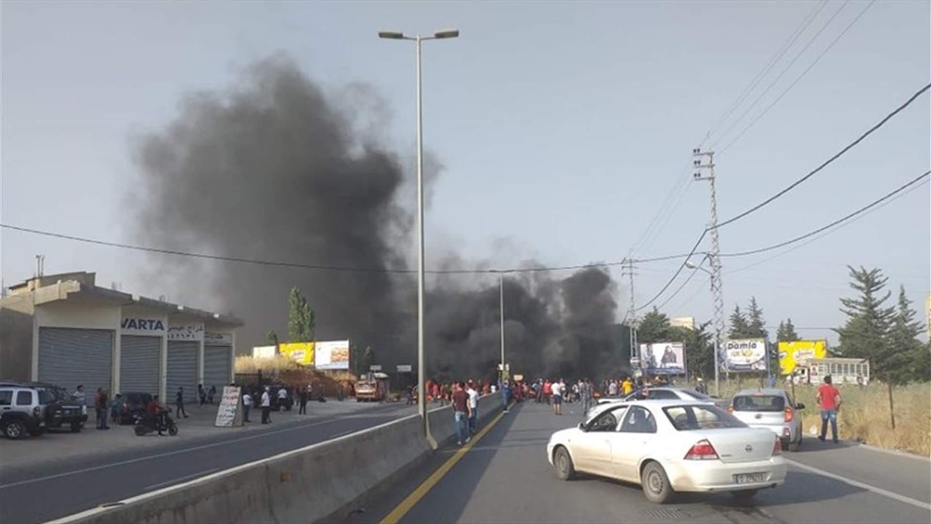 اقفال طريق زحلة - الكرك لوقت قصير احتجاجا على اختفاء احد أبناء العشائر العربية