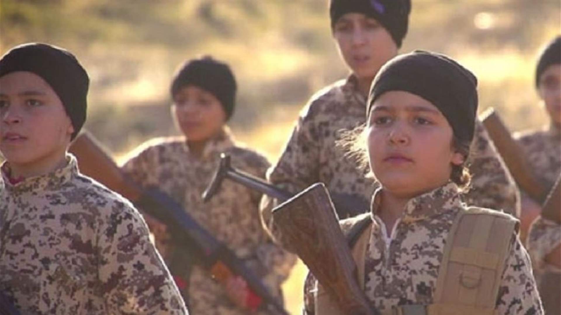 الإدارة الذاتية الكردية في سوريا تسلم 12 طفلاً يتيماً من عائلات داعش الى فرنسا