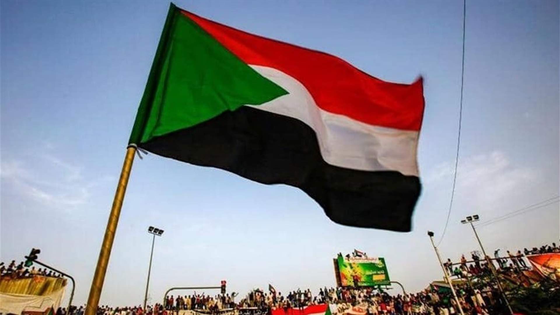 محلات تجارية تفتح أبوابها وحافلات تنقل الركاب في ثاني أيام العصيان المدني في السودان