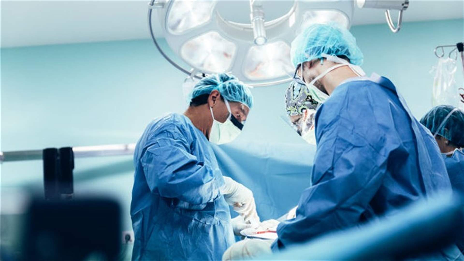 أطباء يستخرجون ديداناً طفيلية من معدة صبي... اليكم الصور!