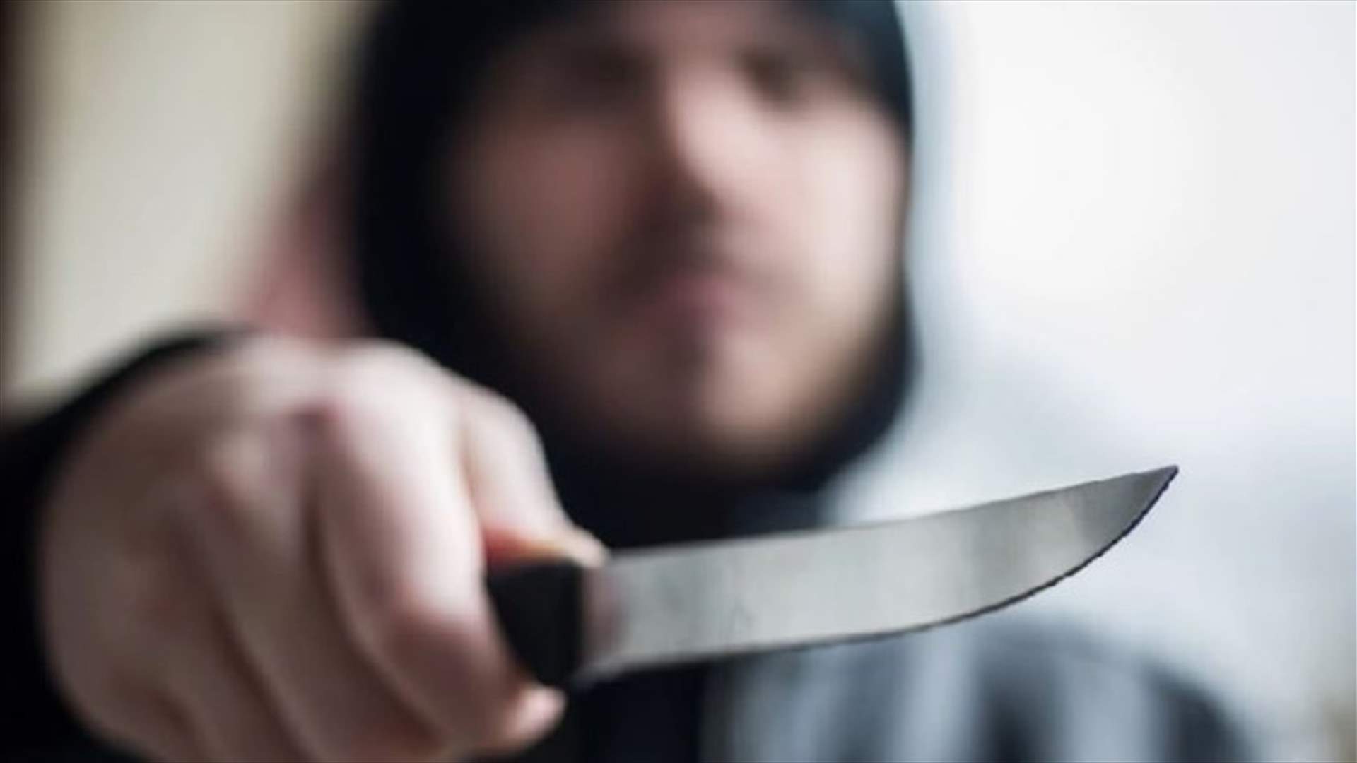 دخل منزل جيرانه وطعن 4 أشخاص... حادثة صادمة!