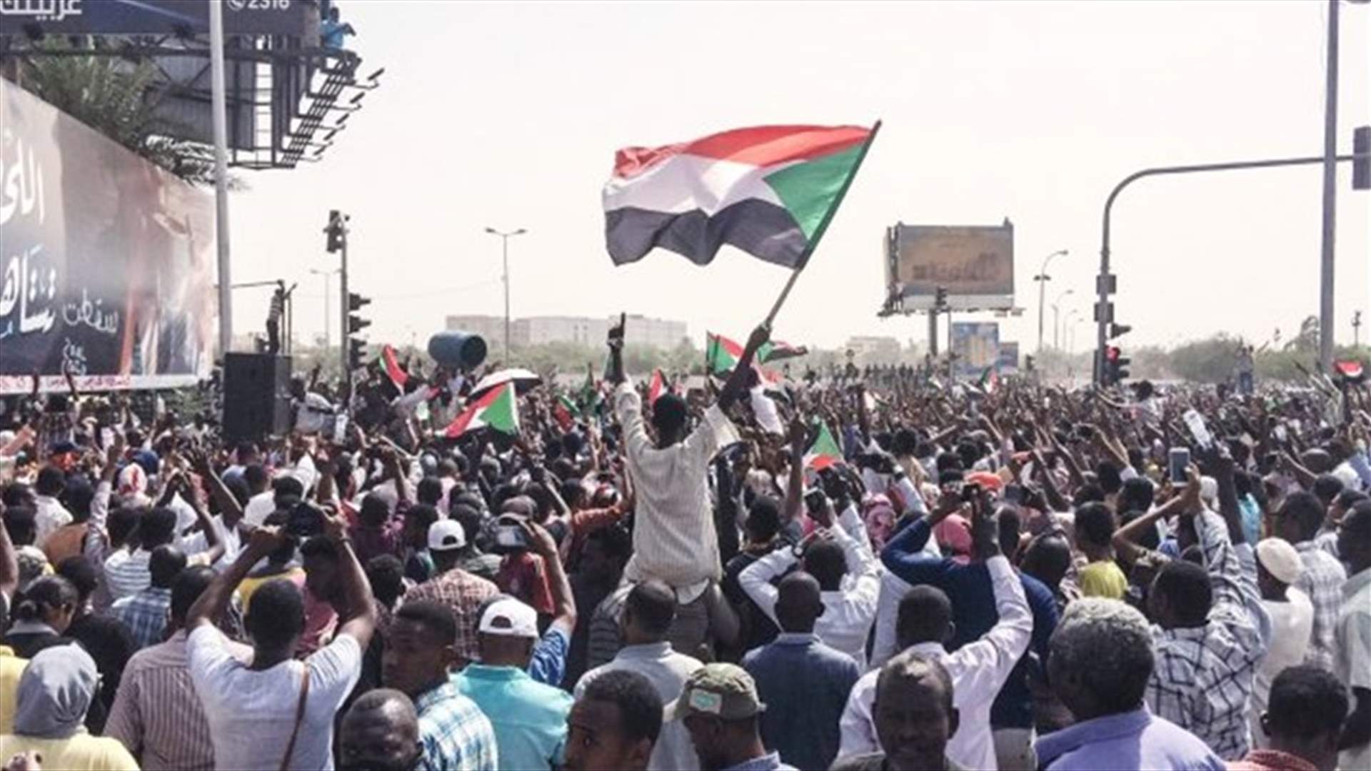 قادة حركة الاحتجاج في السودان يوافقون على انهاء العصيان المدني