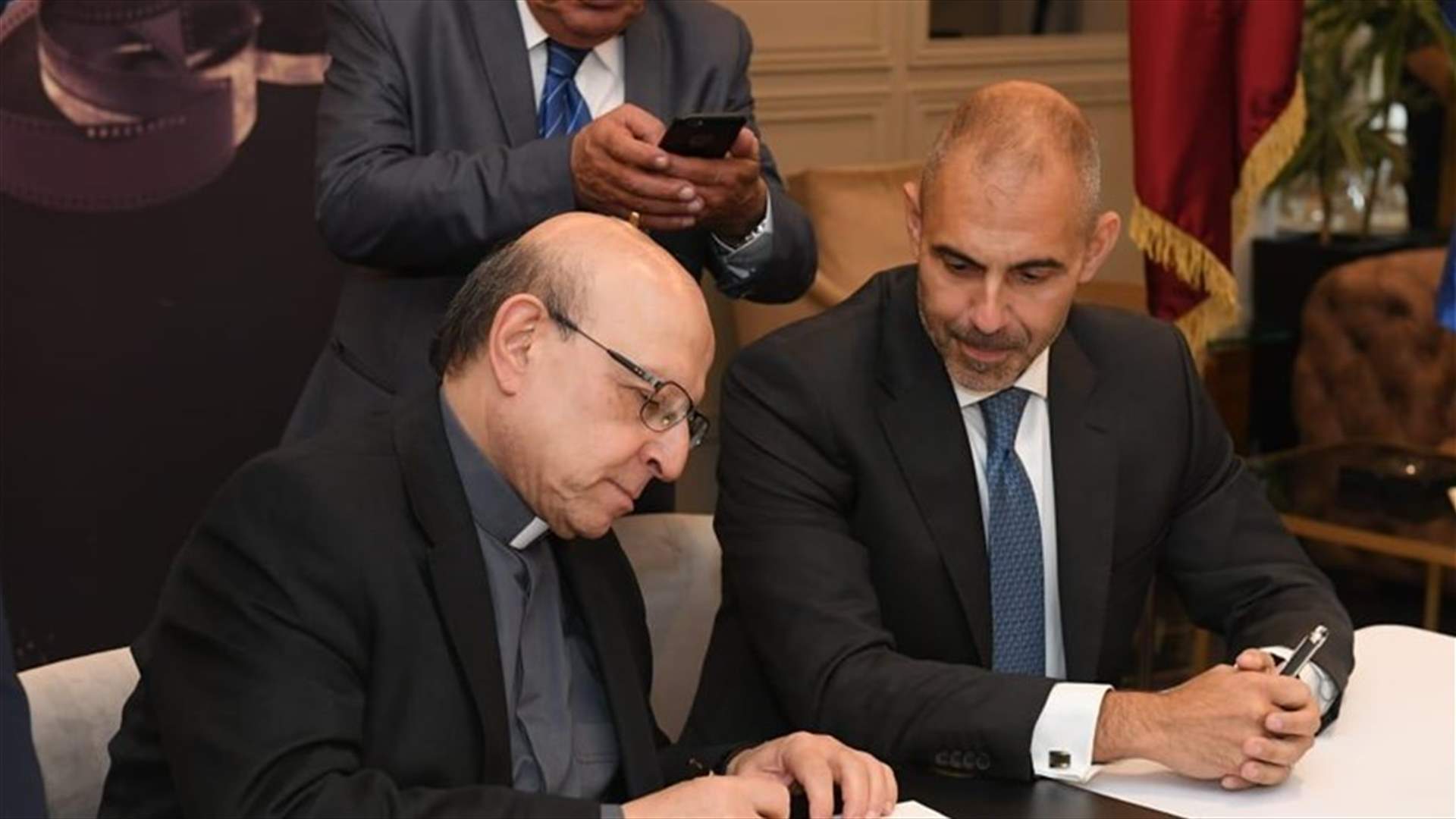 كازينو لبنان يوقع اتفاق تعاون مع جامعة الكسليك لحفظ أرشيفه (صور)