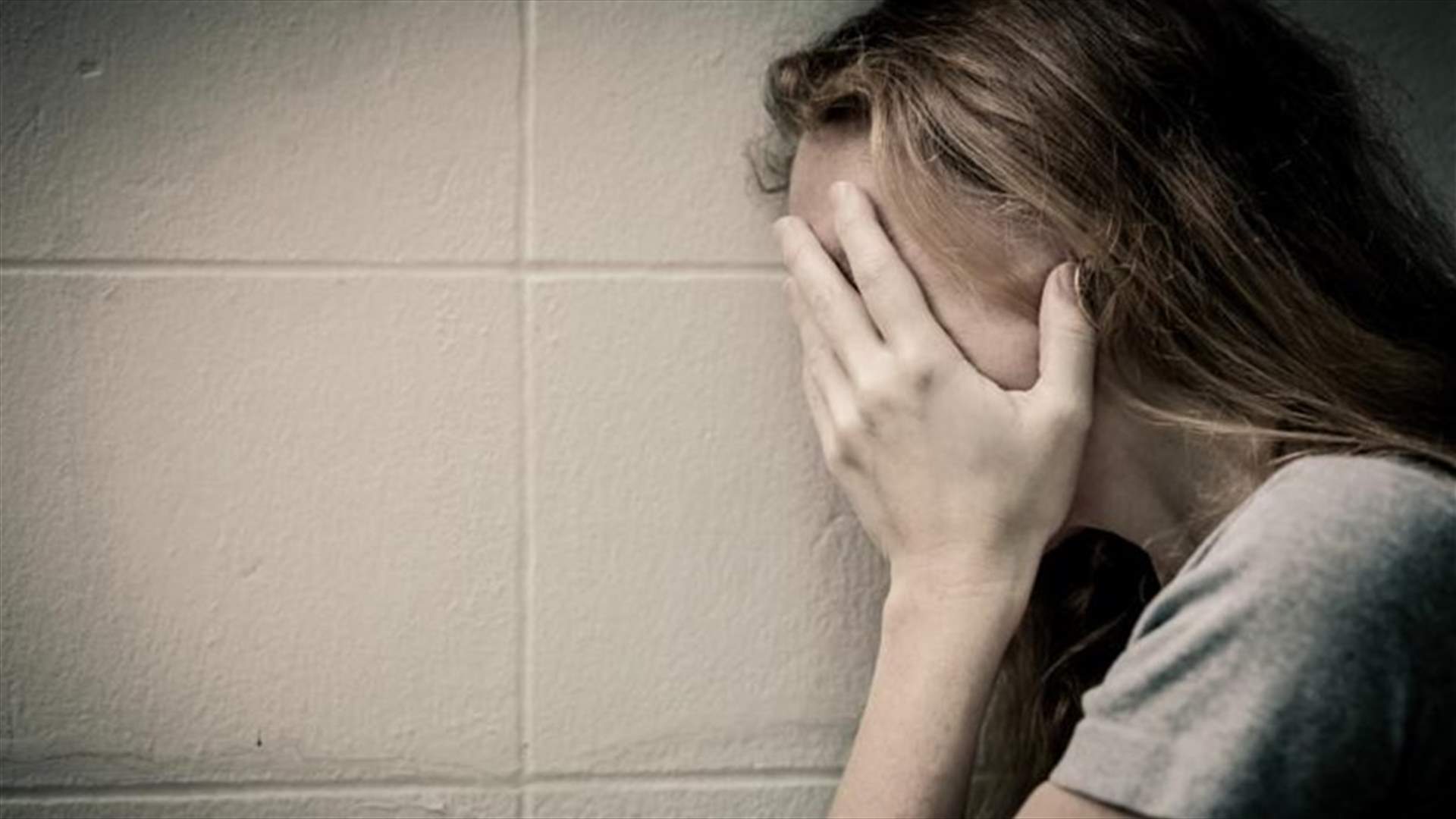 أجبر حبيبته المراهقة على شرب سائل التنظيف كي تجهض جنينها